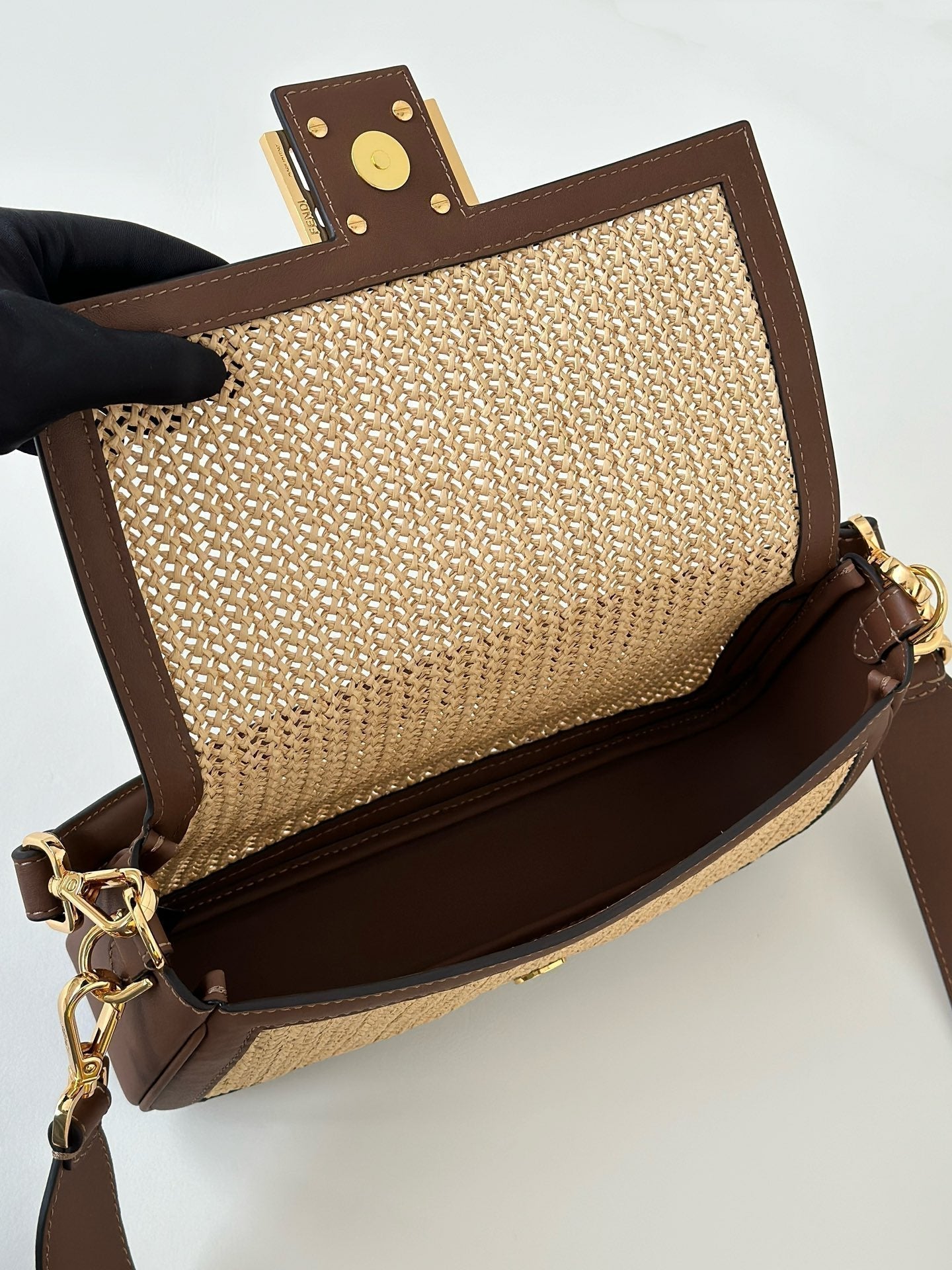 FENDI BAGUETTE 27 BAG IN BEIGE RAFFIA AND BROWN CALFSKIN WITH GOLD HARDWARE