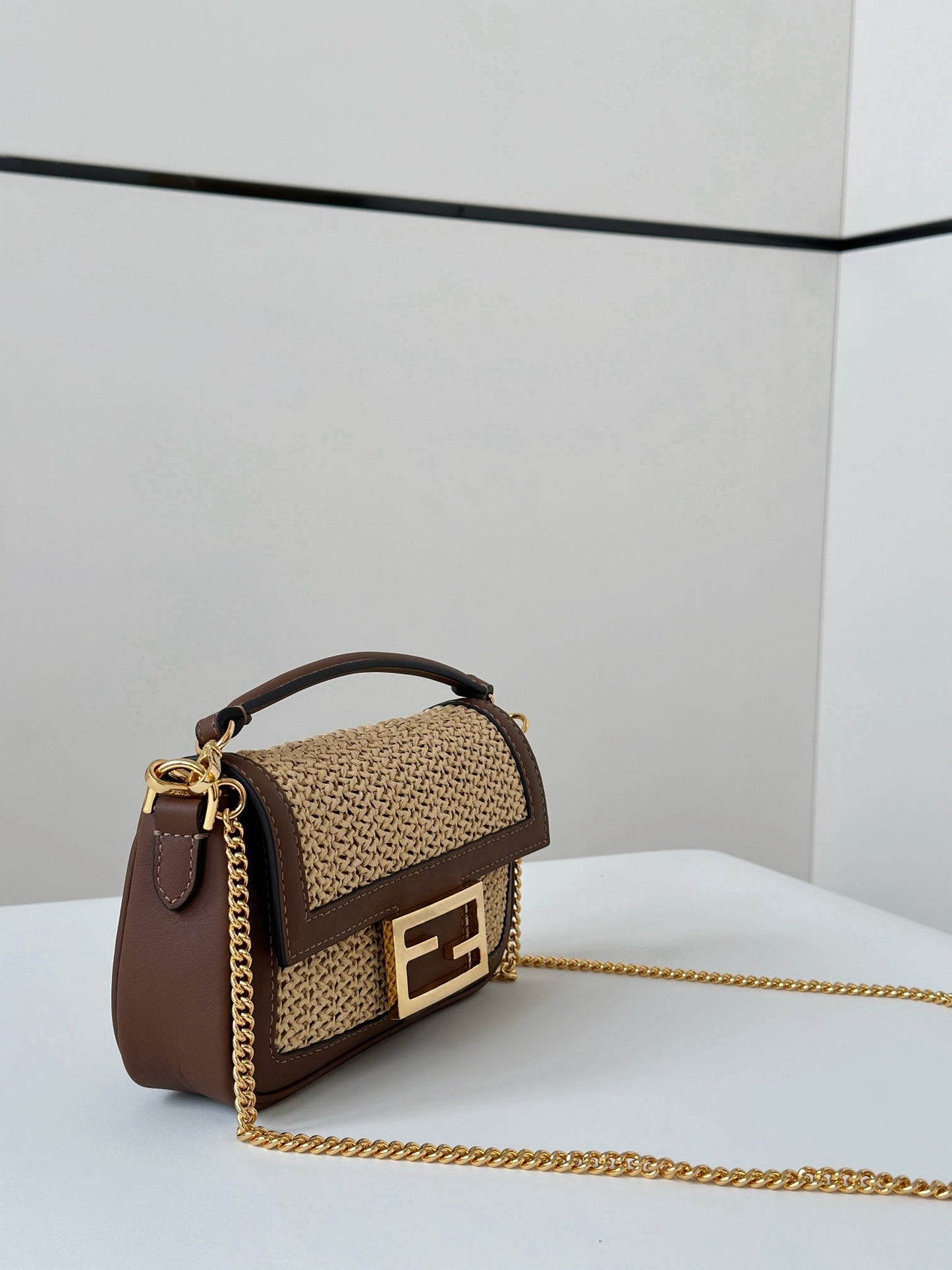 FENDI BAGUETTE 20 BAG IN BEIGE RAFFIA AND BROWN CALFSKIN WITH GOLD HARDWARE