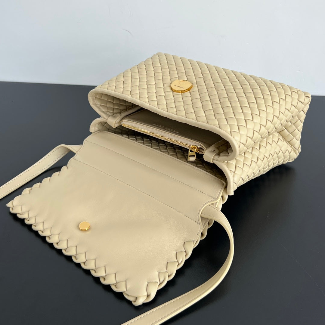 PATTI SHOULDER BAG 26 IN BLOND BEIGE LAMBSKIN