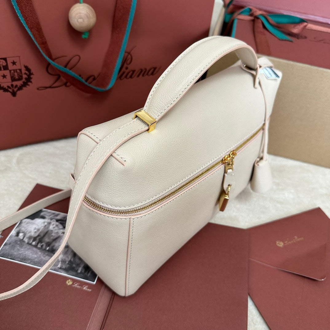 EXTRA BAG L27 IN LIGHT PINK SMOOTH CALFSKIN WITH GOLD HARDWARE