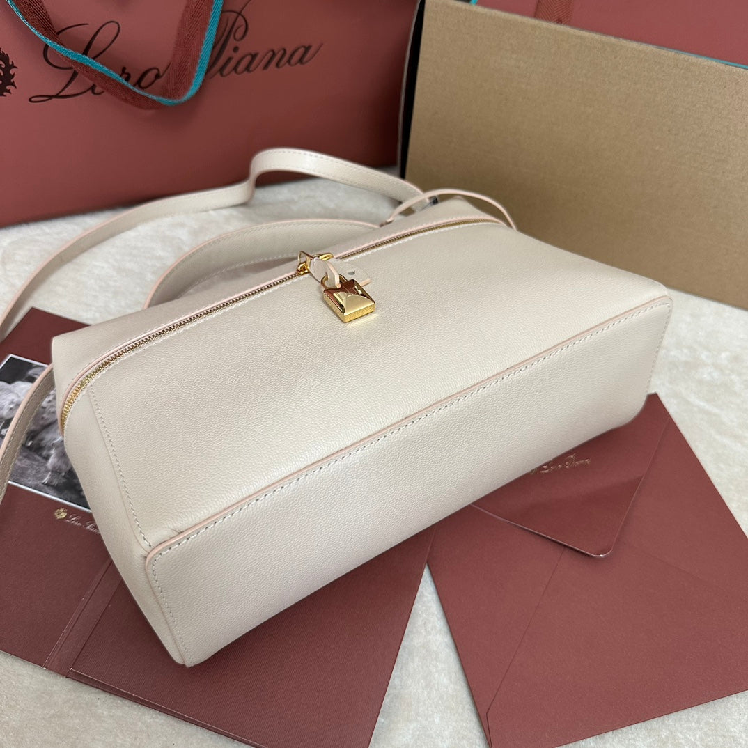 EXTRA BAG L27 IN LIGHT PINK SMOOTH CALFSKIN WITH GOLD HARDWARE