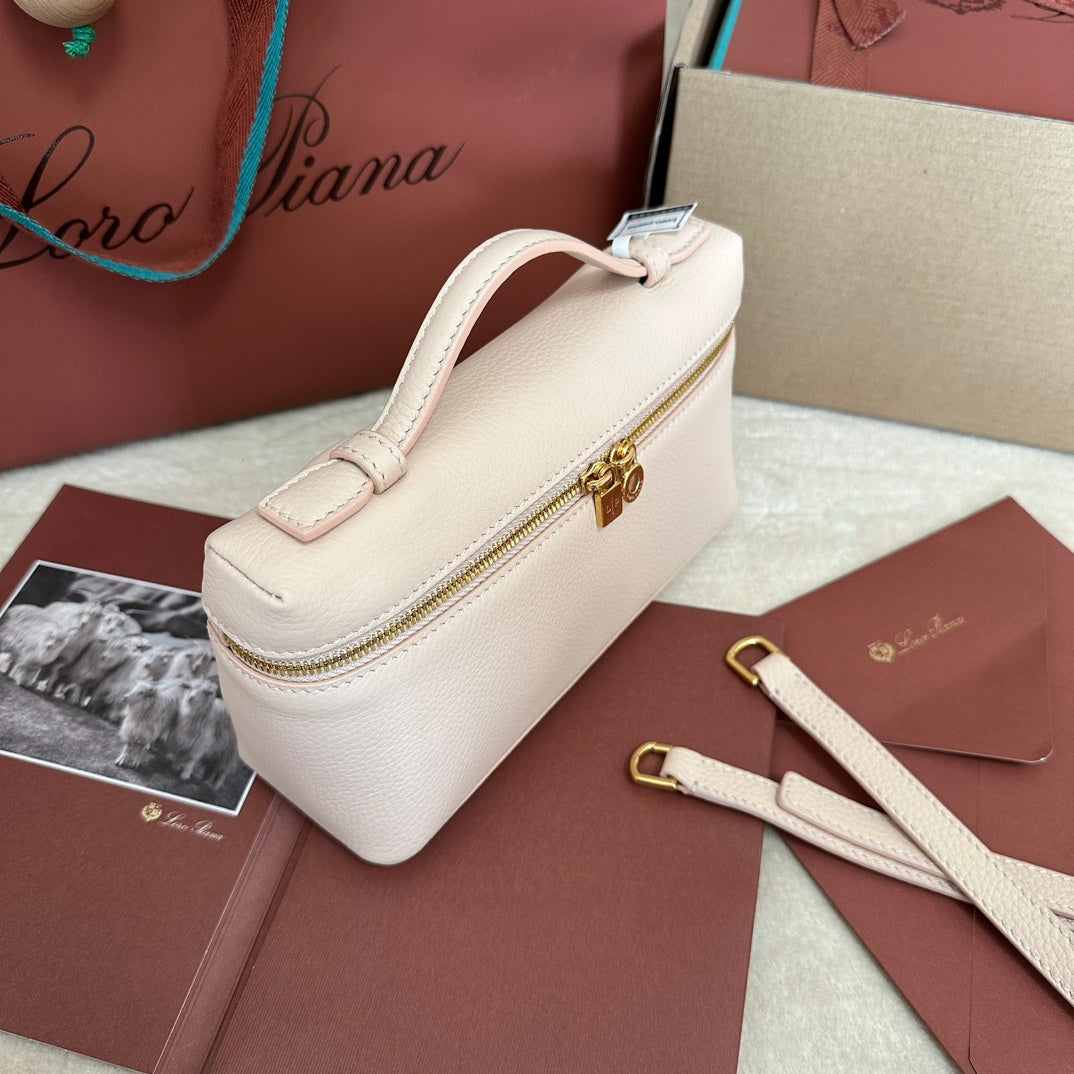 EXTRA POCKET L19 IN WHITE CREAM CALFSKIN WITH GOLD HARDWARE