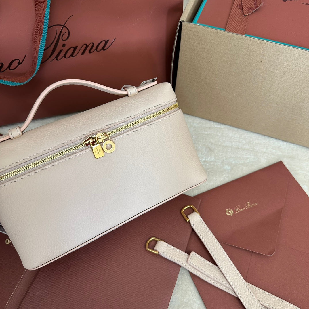 EXTRA POCKET L19 IN WHITE CREAM CALFSKIN WITH GOLD HARDWARE