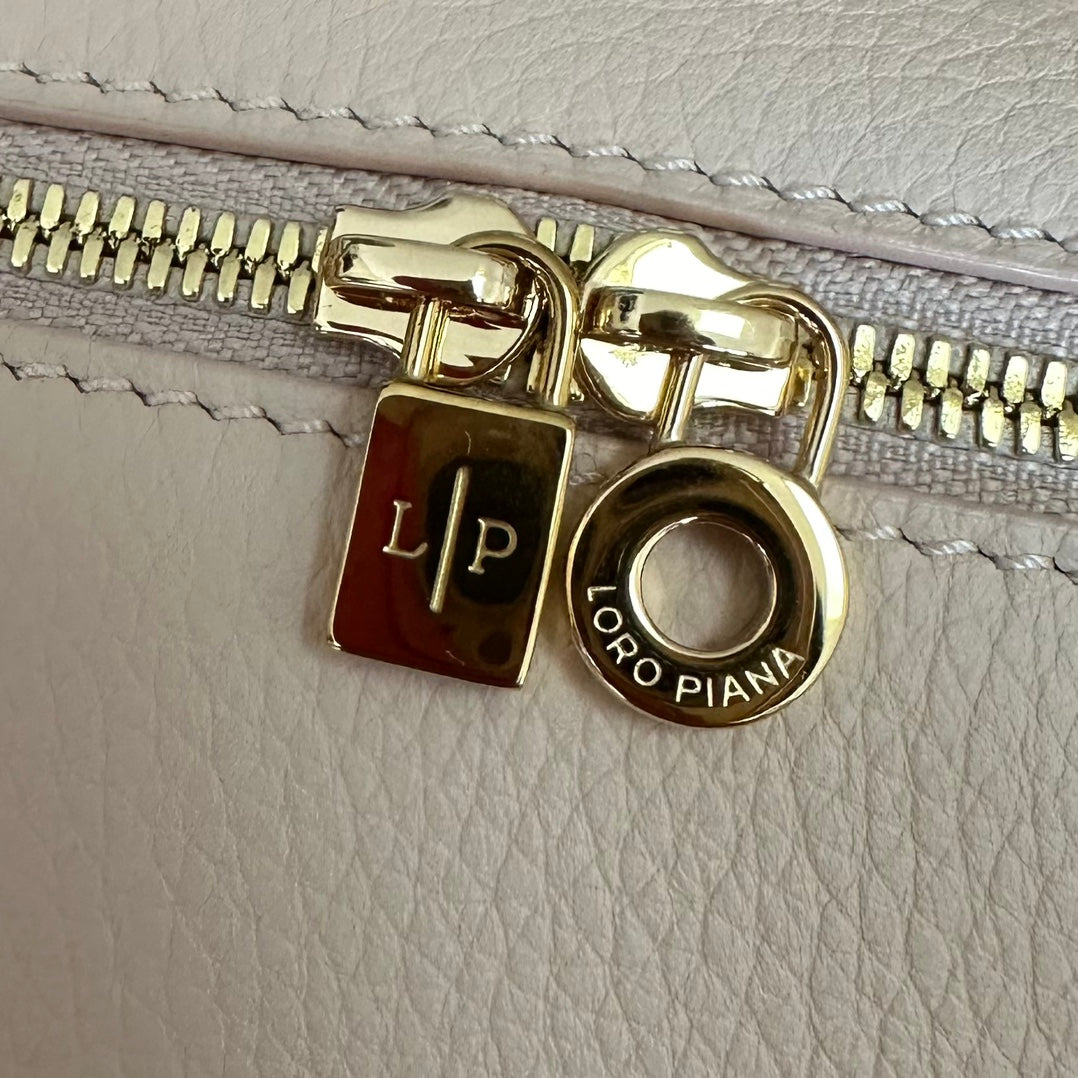 EXTRA POCKET L19 IN WHITE CREAM CALFSKIN WITH GOLD HARDWARE