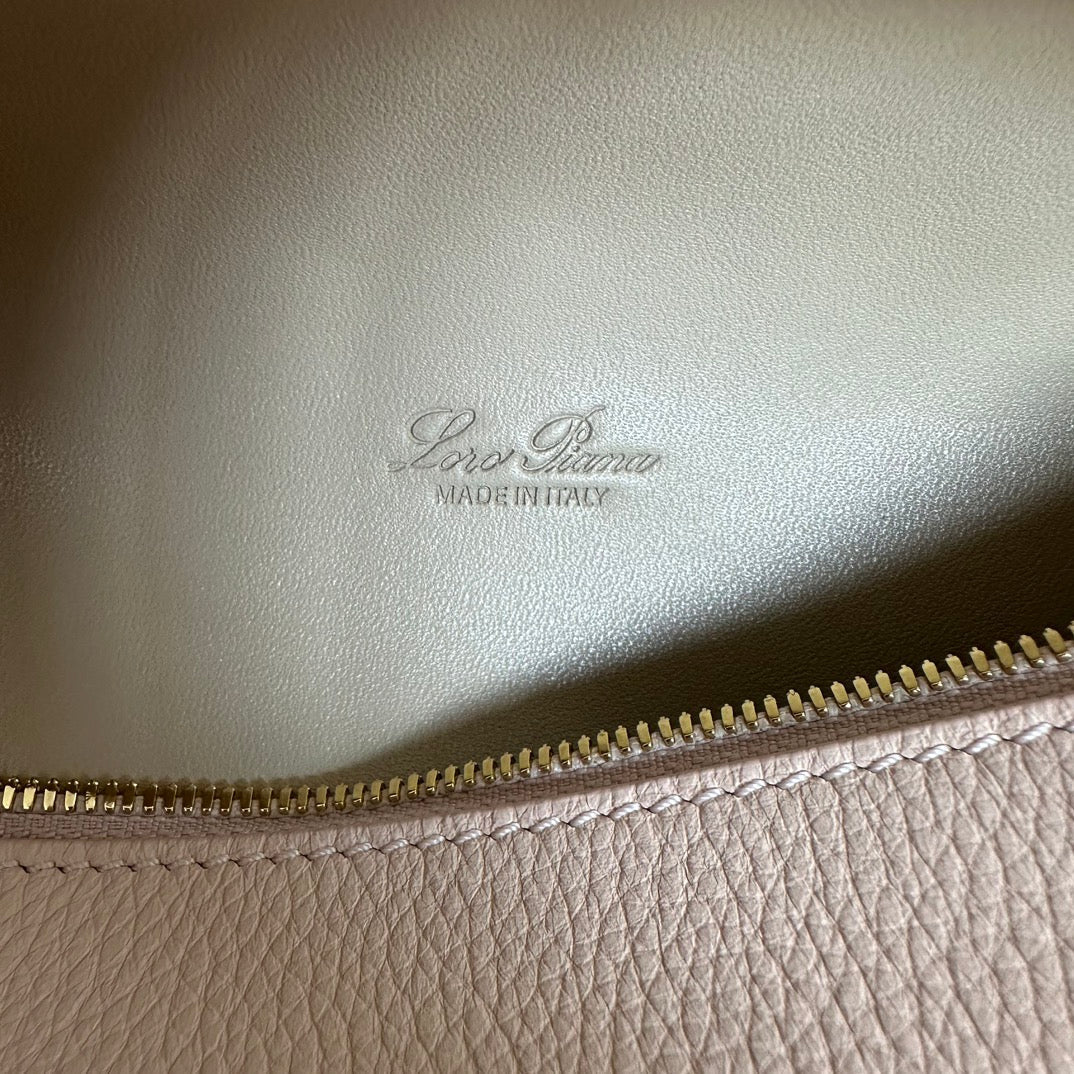 EXTRA POCKET L19 IN WHITE CREAM CALFSKIN WITH GOLD HARDWARE