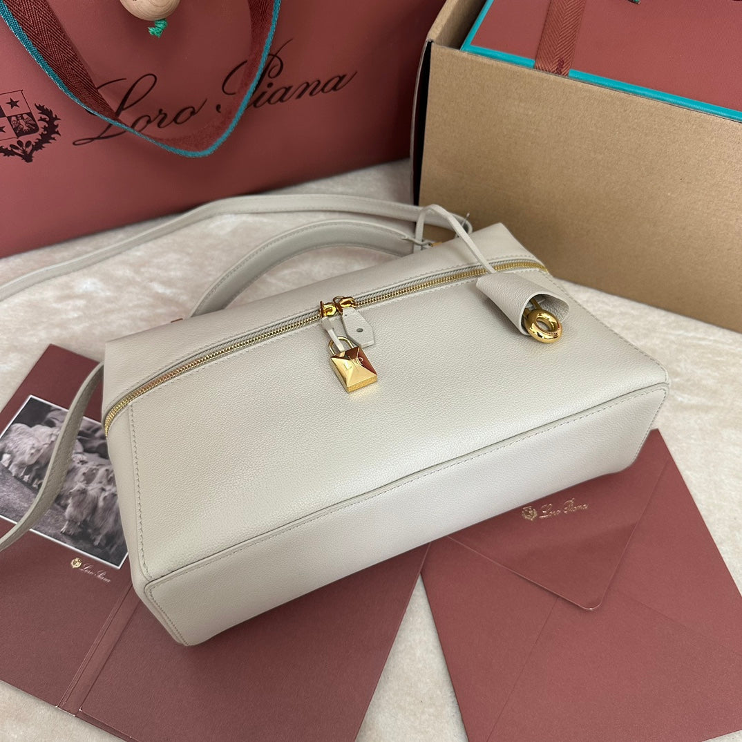 EXTRA BAG L27 IN WHITE SMOOTH CALFSKIN WITH GOLD HARDWARE