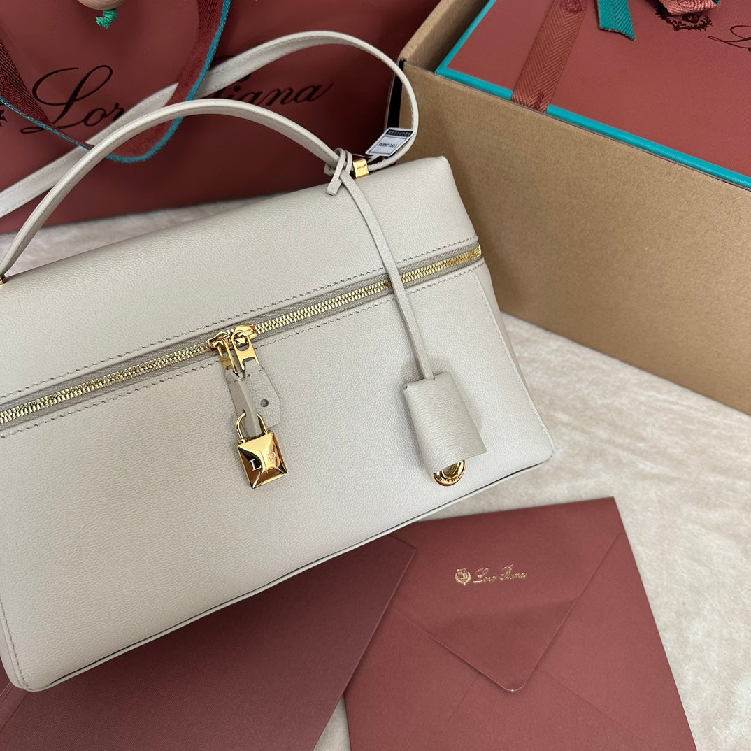 EXTRA BAG L27 IN WHITE SMOOTH CALFSKIN WITH GOLD HARDWARE