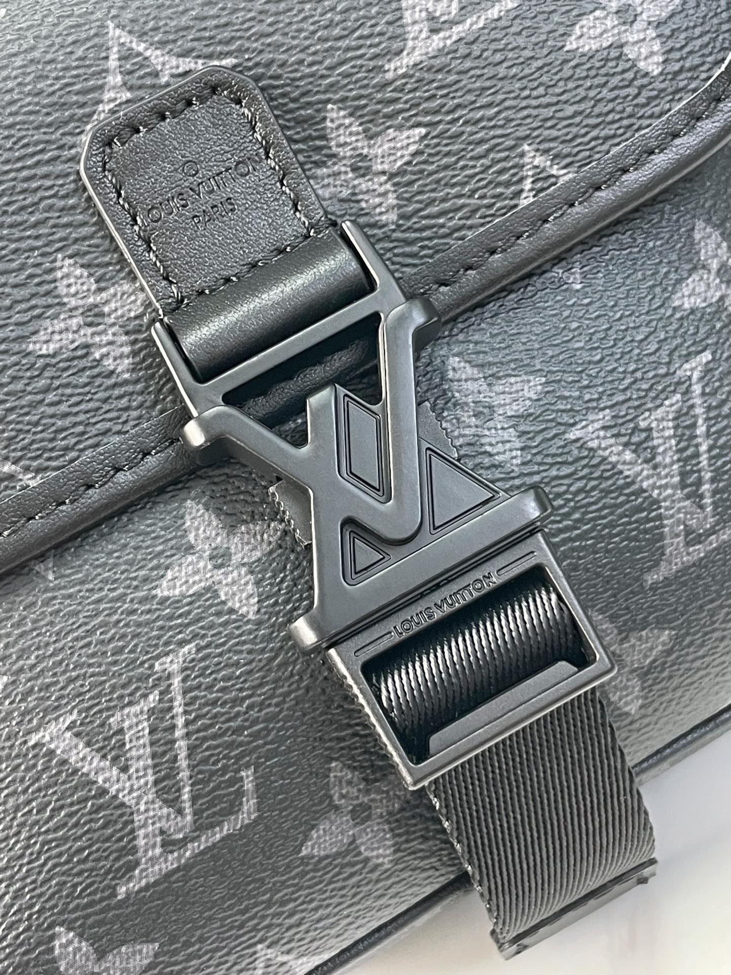 GETAWAY MESSENGER 18 IN GUN METAL MONOGRAM ECLIPSE CANVAS