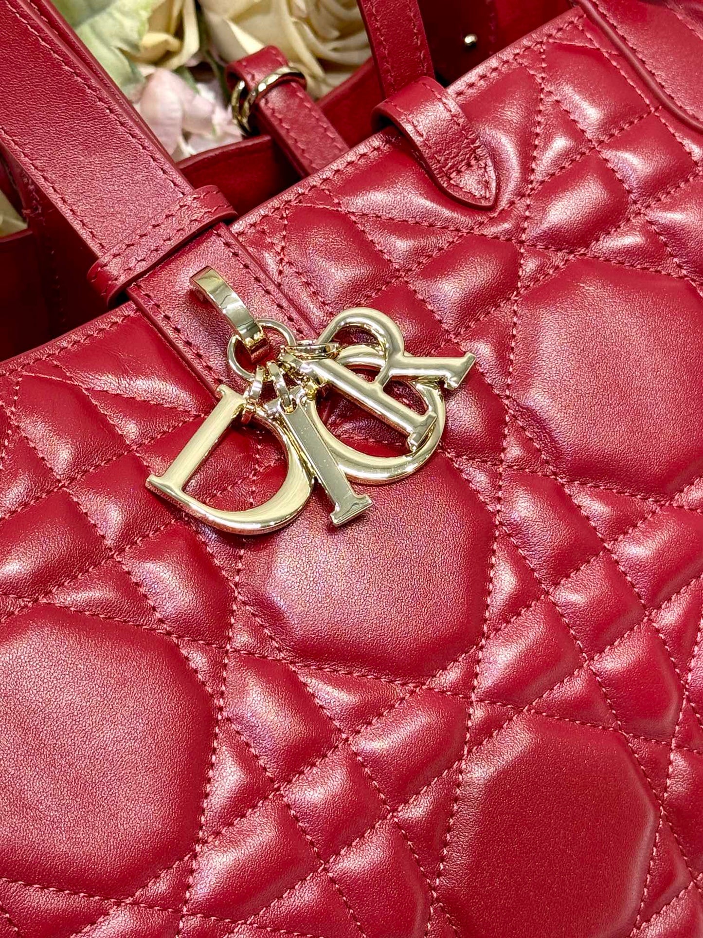 MEDIUM 37 TOUJOURS BAG IN RUBY RED MACROCANNAGE LAMBSKIN