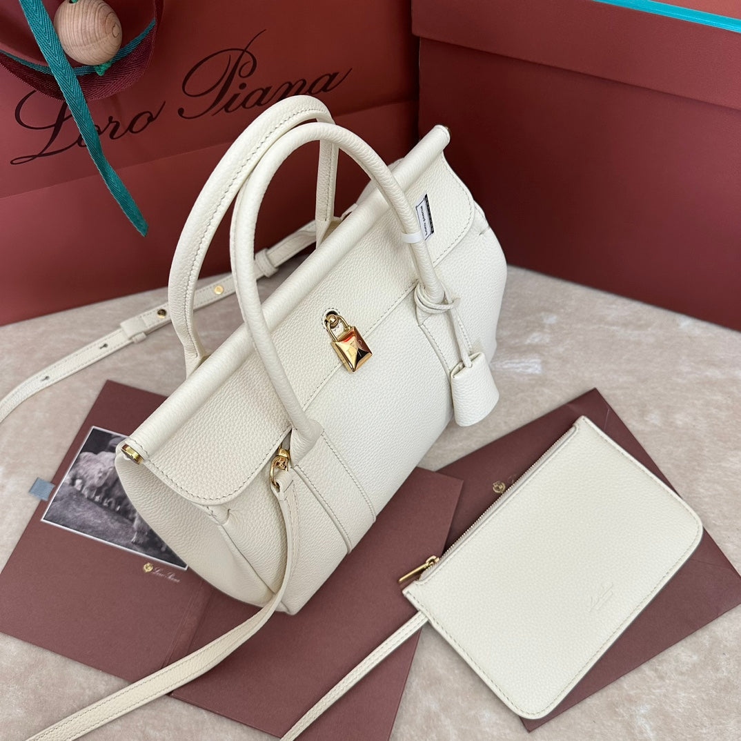 LOOM BAG 25 IN WHITE CALFSKIN WITH GOLD HARDWARE