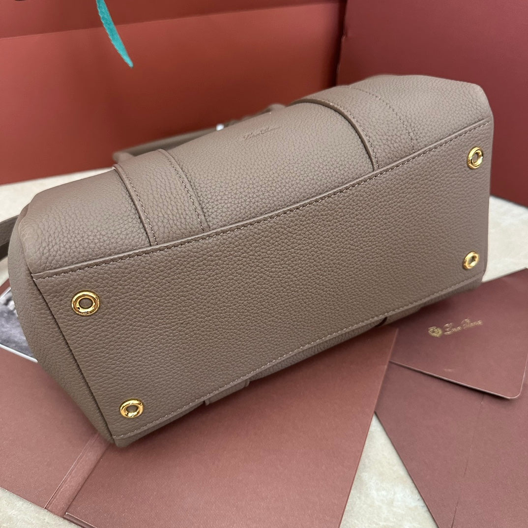 LOOM BAG 25 IN CEDAR BROWN CALFSKIN WITH GOLD HARDWARE