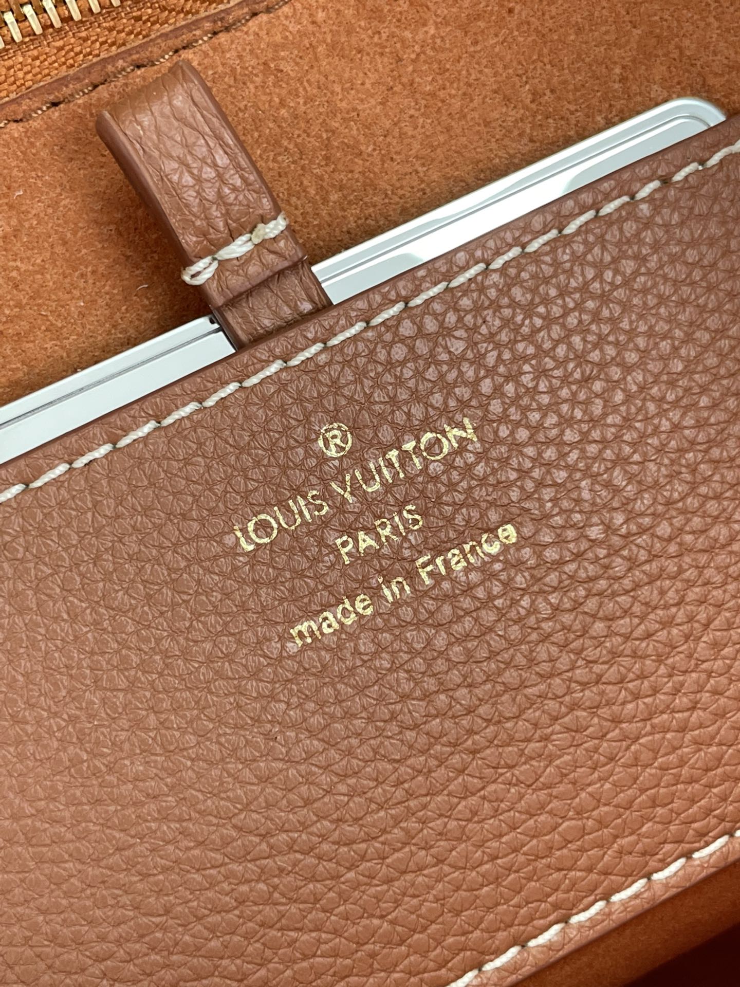 SOFT TWIST 27 IN COGNAC CALFSKIN GOLD LOGO