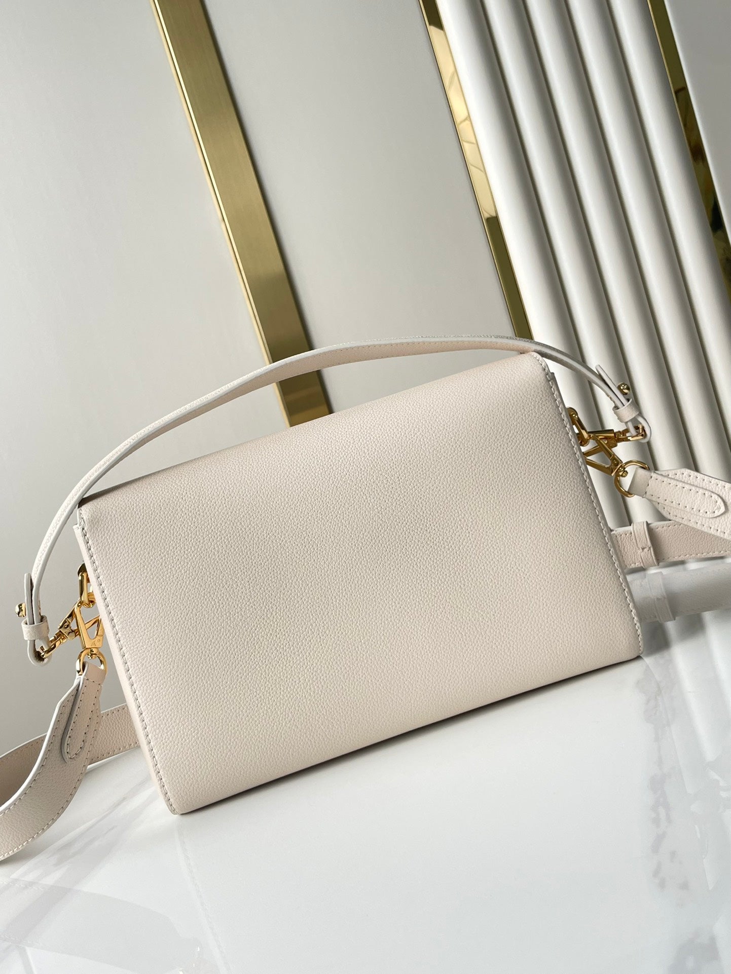 SOFT TWIST 27 IN WHITE CALFSKIN GOLD LOGO