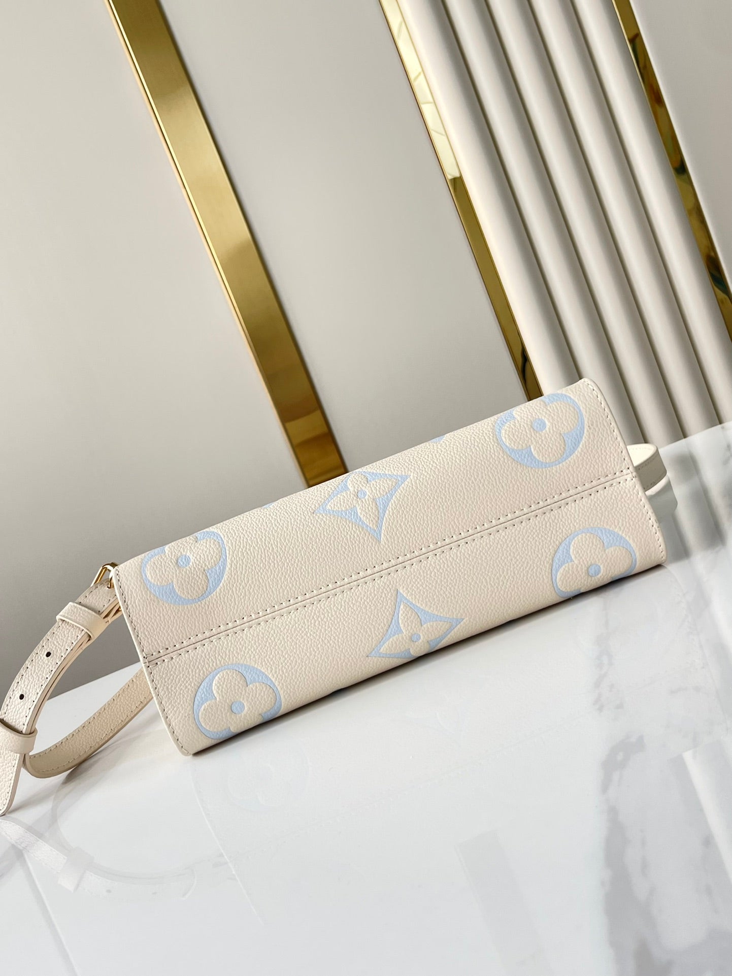 ONTHEGO 25 IN CREAM BLUE CALFSKIN GOLD HARDWARE