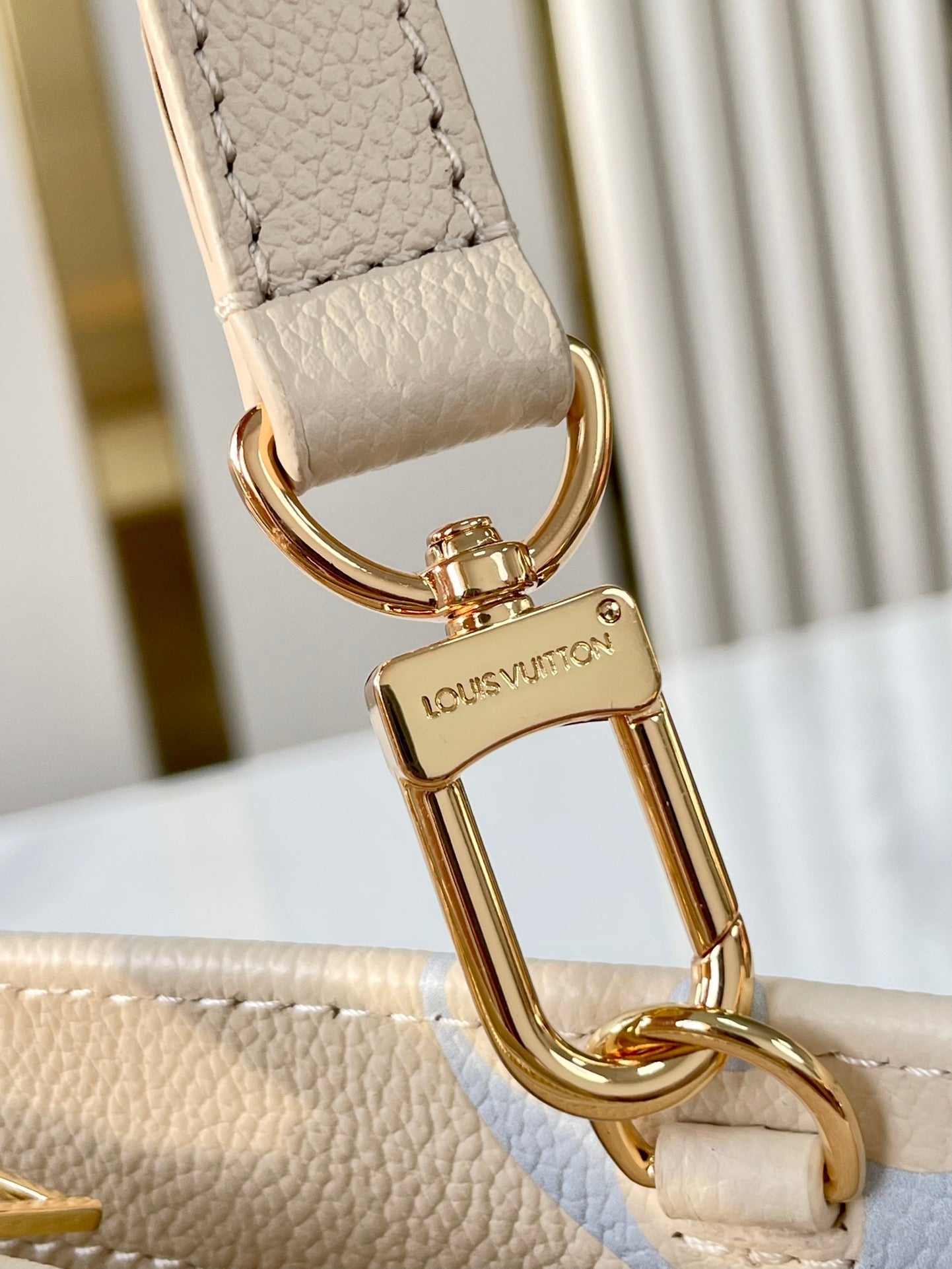 ONTHEGO 25 IN CREAM BLUE CALFSKIN GOLD HARDWARE