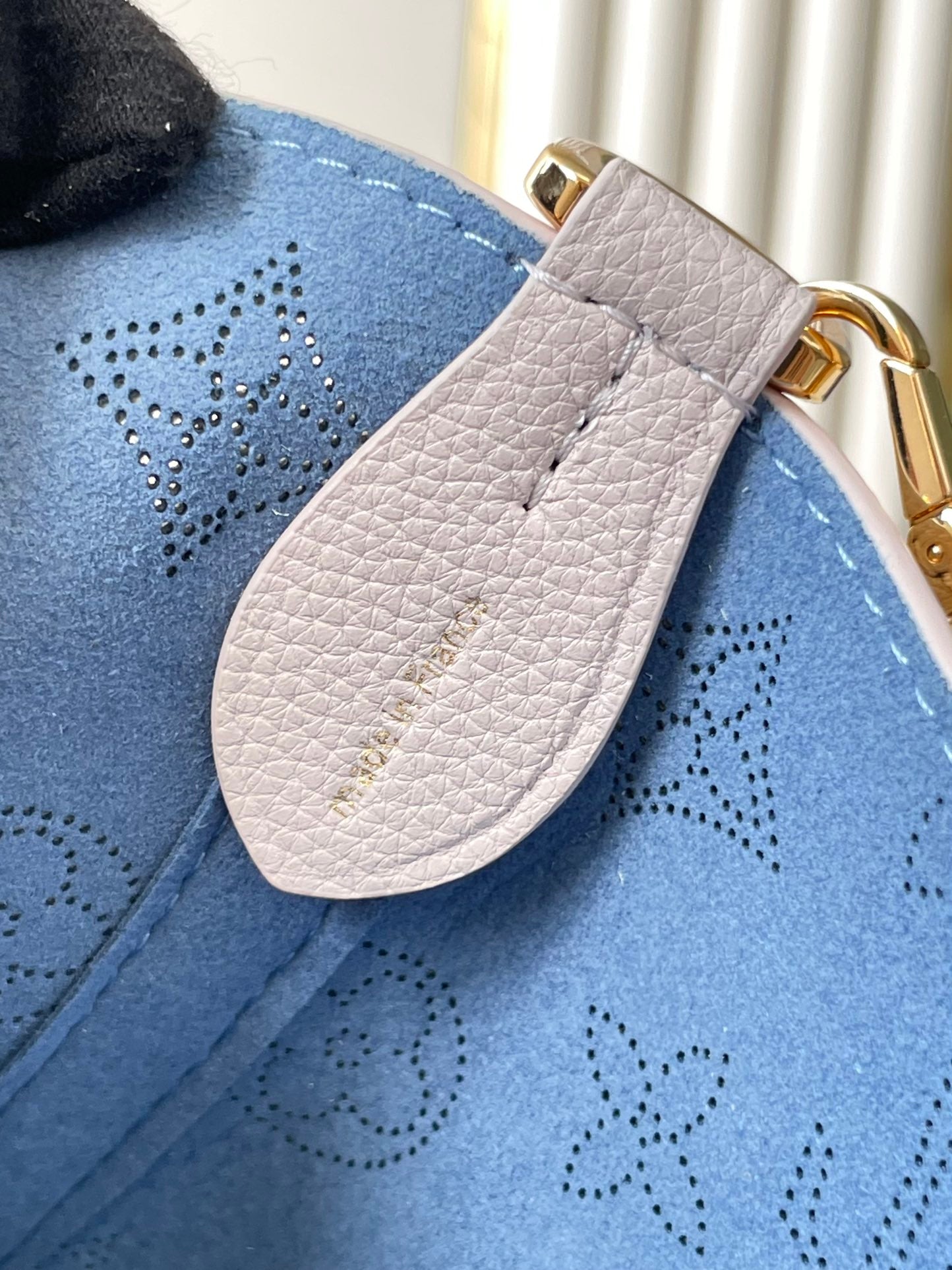 BLOSSOM PM 20 IN BLUME PERFORATED CALFSKIN