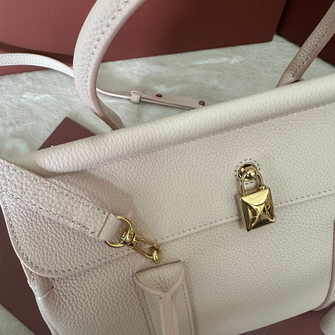 LOOM BAG 25 IN LIGHT PINK SMOOTH CALFSKIN WITH GOLD HARDWARE