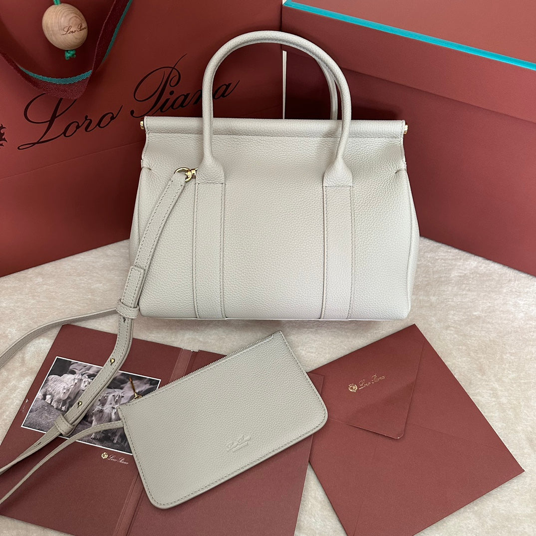 LOOM BAG 25 IN PALE GRAY SMOOTH CALFSKIN WITH GOLD HARDWARE