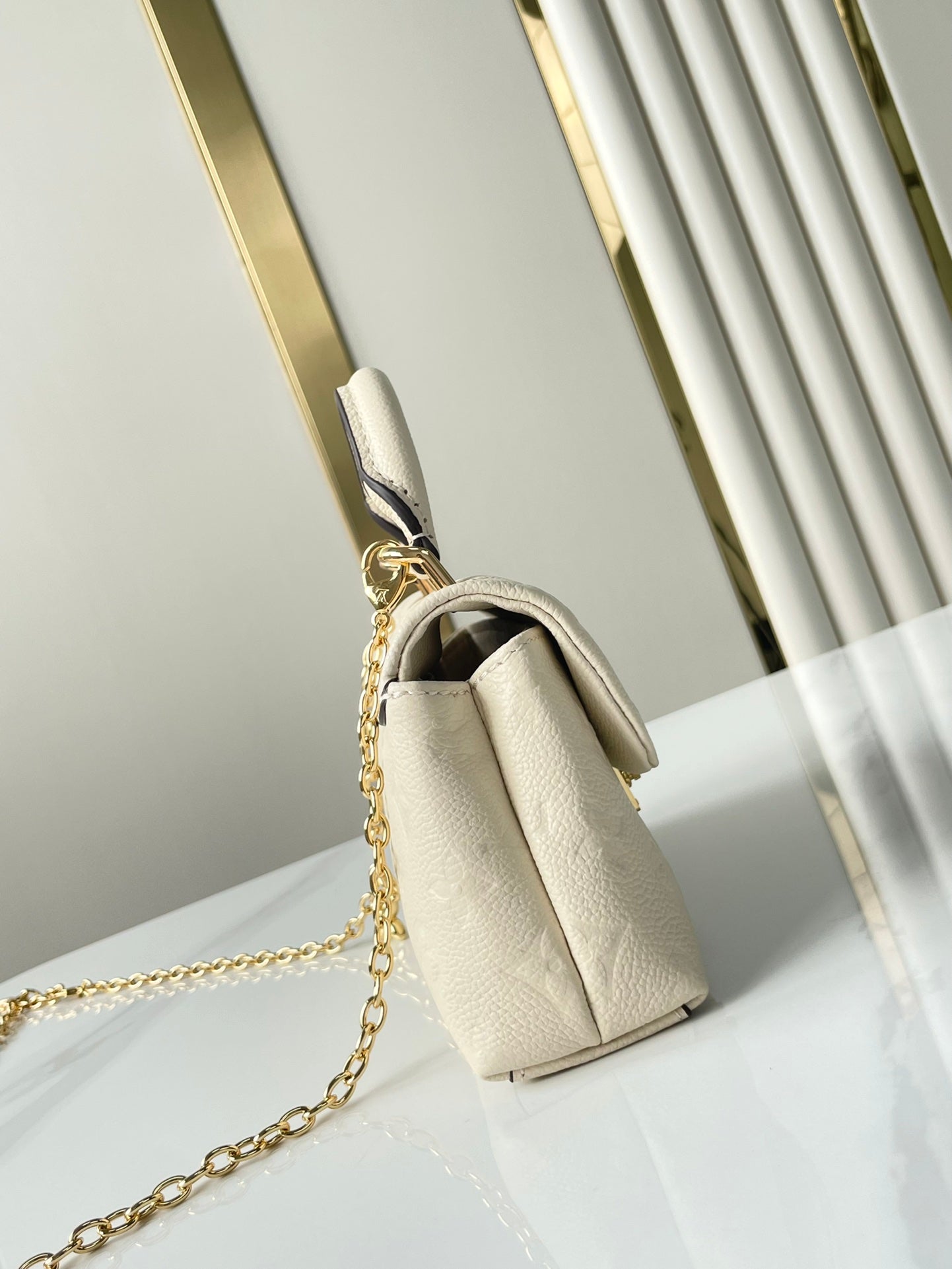 NANO MADELEINE 21 IN CREAM EMBOSSED CALFSKIN GOLD HARDWARE