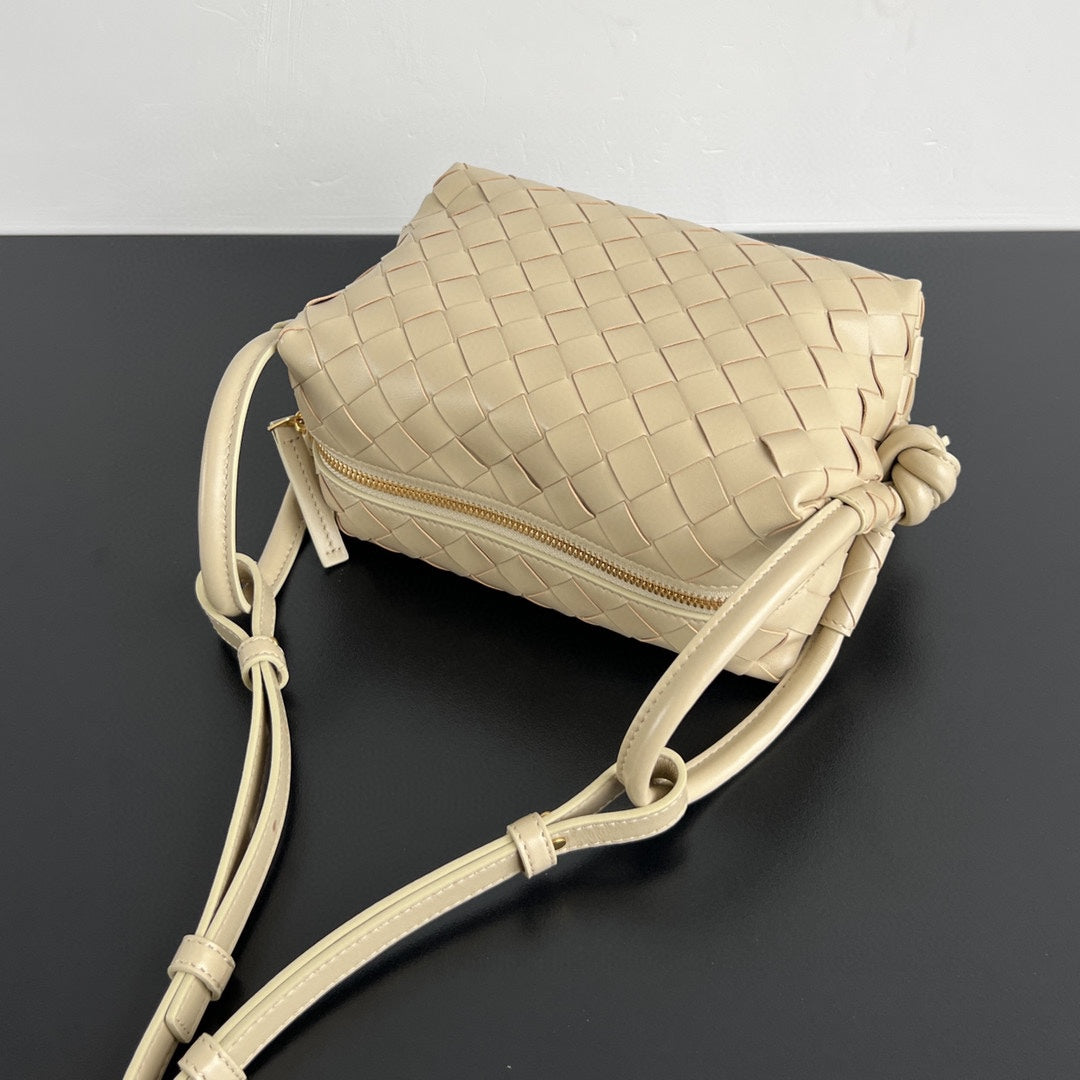 SMALL TOP HANDLE LOOP 19 IN BLOND BEIGE CALFSKIN