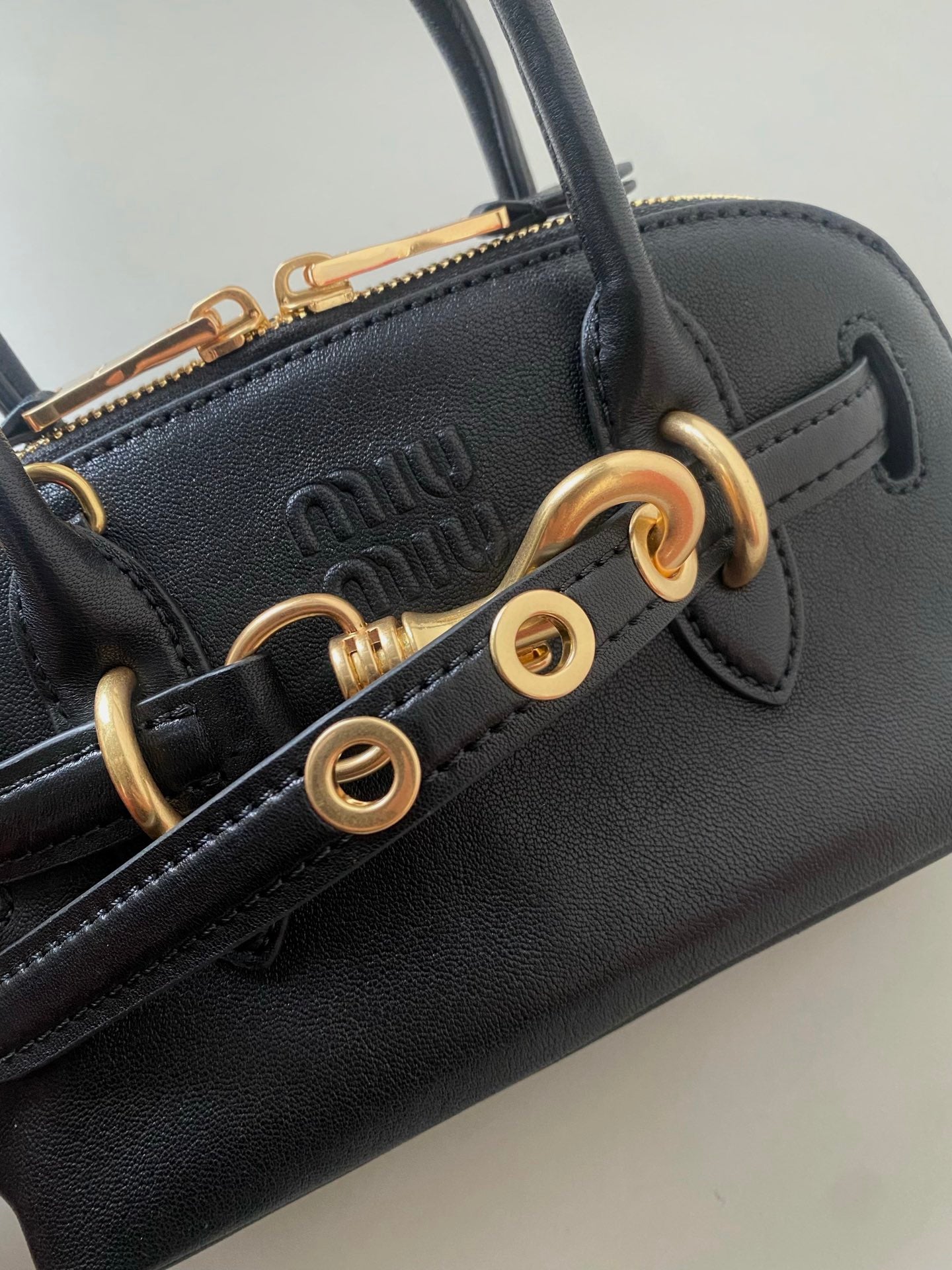 AVENTURE NAPPA MINI BAG 21 IN BLACK CALFSKIN GOLD HARDWARE