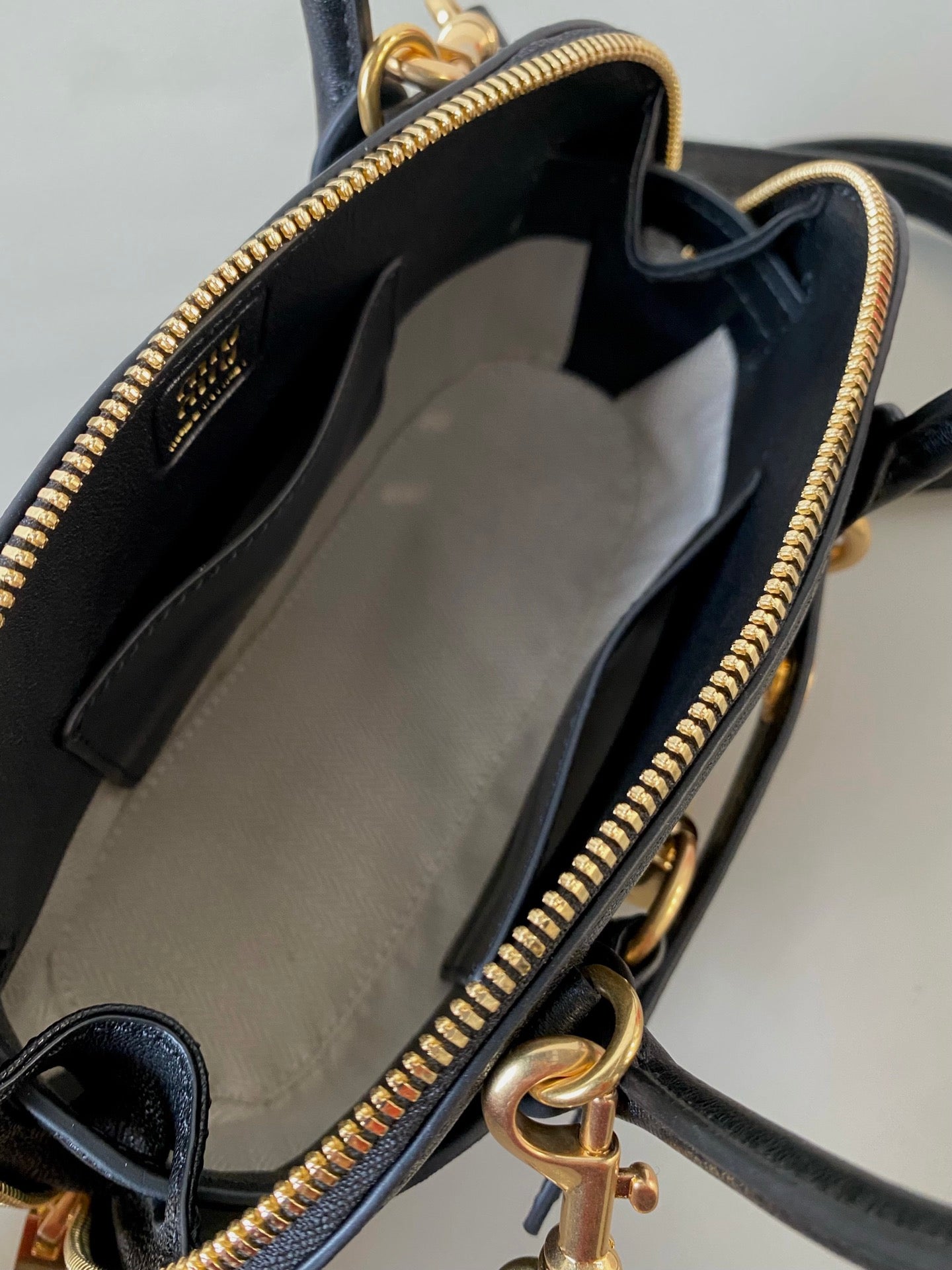 AVENTURE NAPPA MINI BAG 21 IN BLACK CALFSKIN GOLD HARDWARE