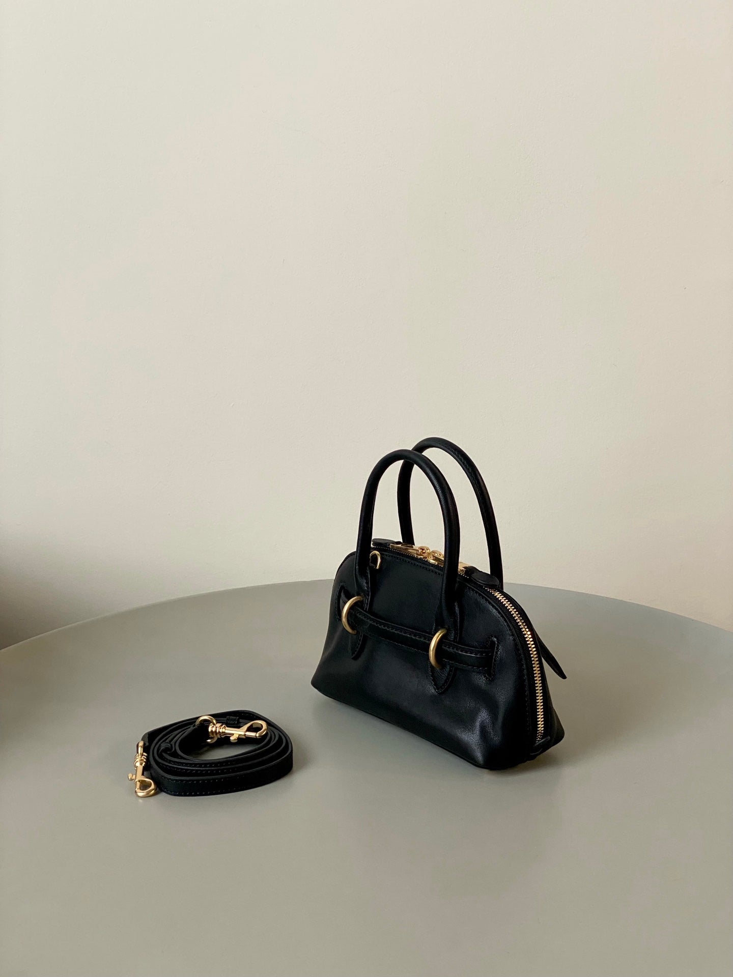 AVENTURE NAPPA MINI BAG 21 IN BLACK CALFSKIN GOLD HARDWARE