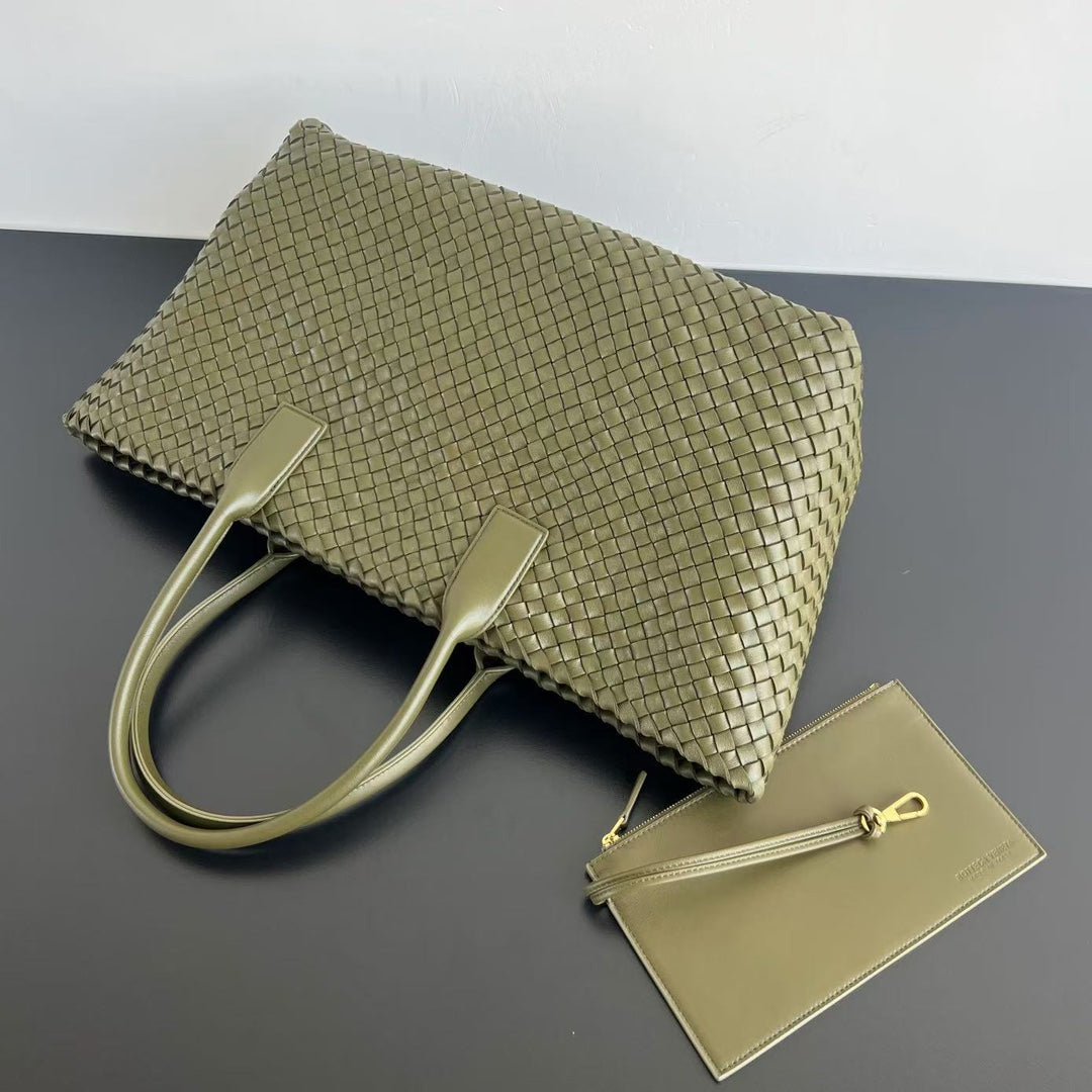 LARGE CABAT 51 IN ARMY GREEN LAMBSKIN