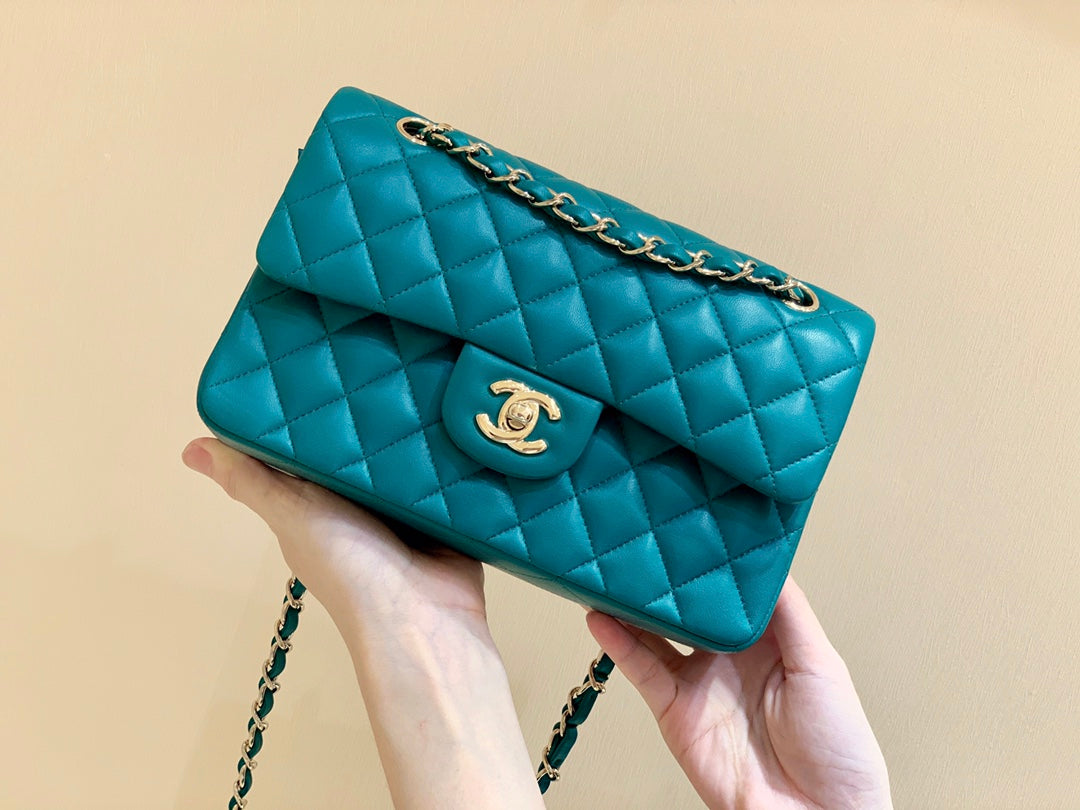 FLAP BAG 23CM GEM GREEN LAMBSKIN GOLD HARDWARE