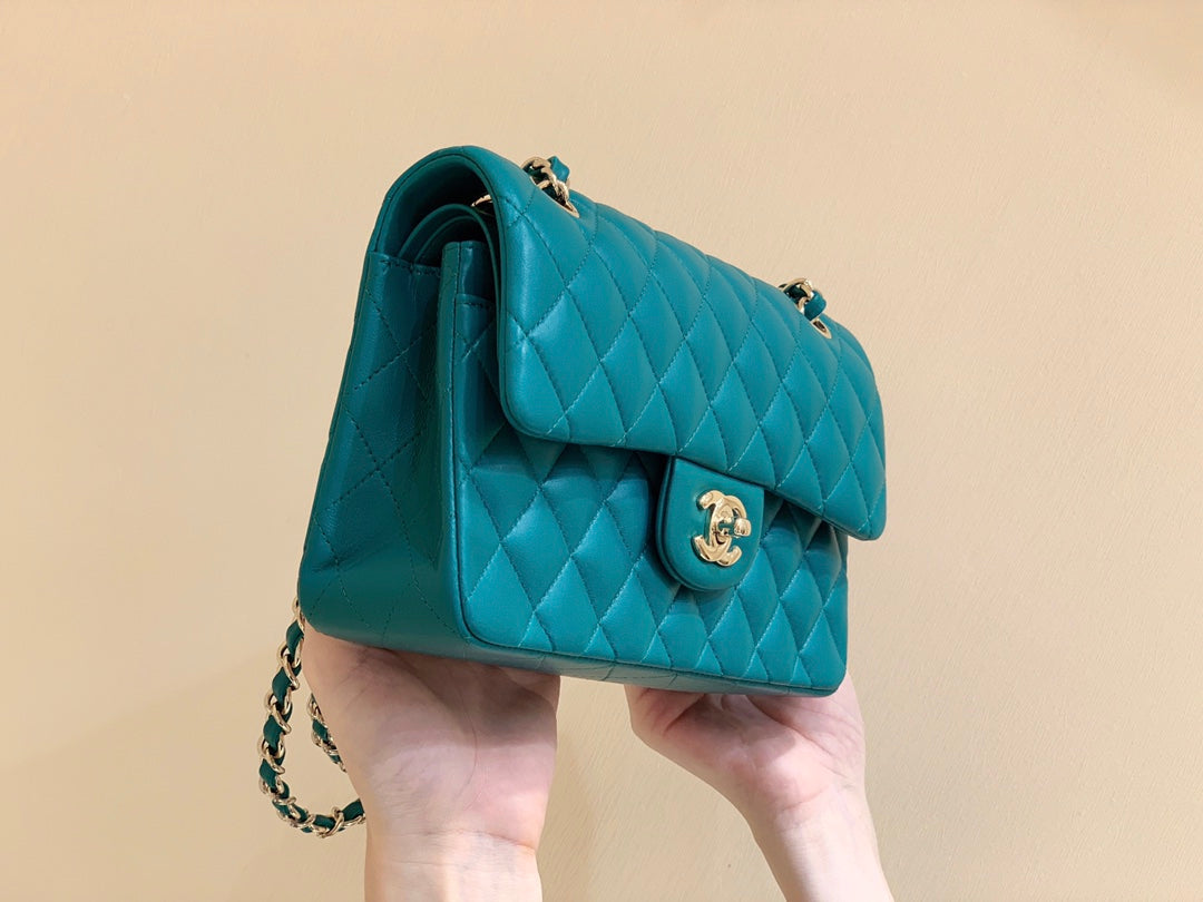 FLAP BAG 23CM GEM GREEN LAMBSKIN GOLD HARDWARE