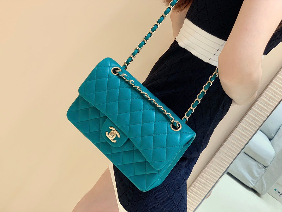 FLAP BAG 23CM GEM GREEN LAMBSKIN GOLD HARDWARE