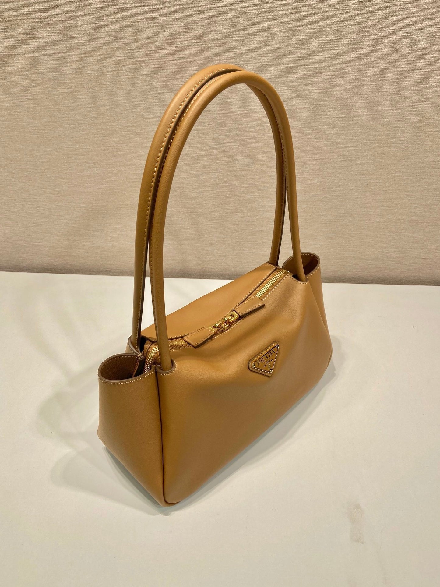 PRA 28 LARGE BEIGE CALFSKIN HANDBAG