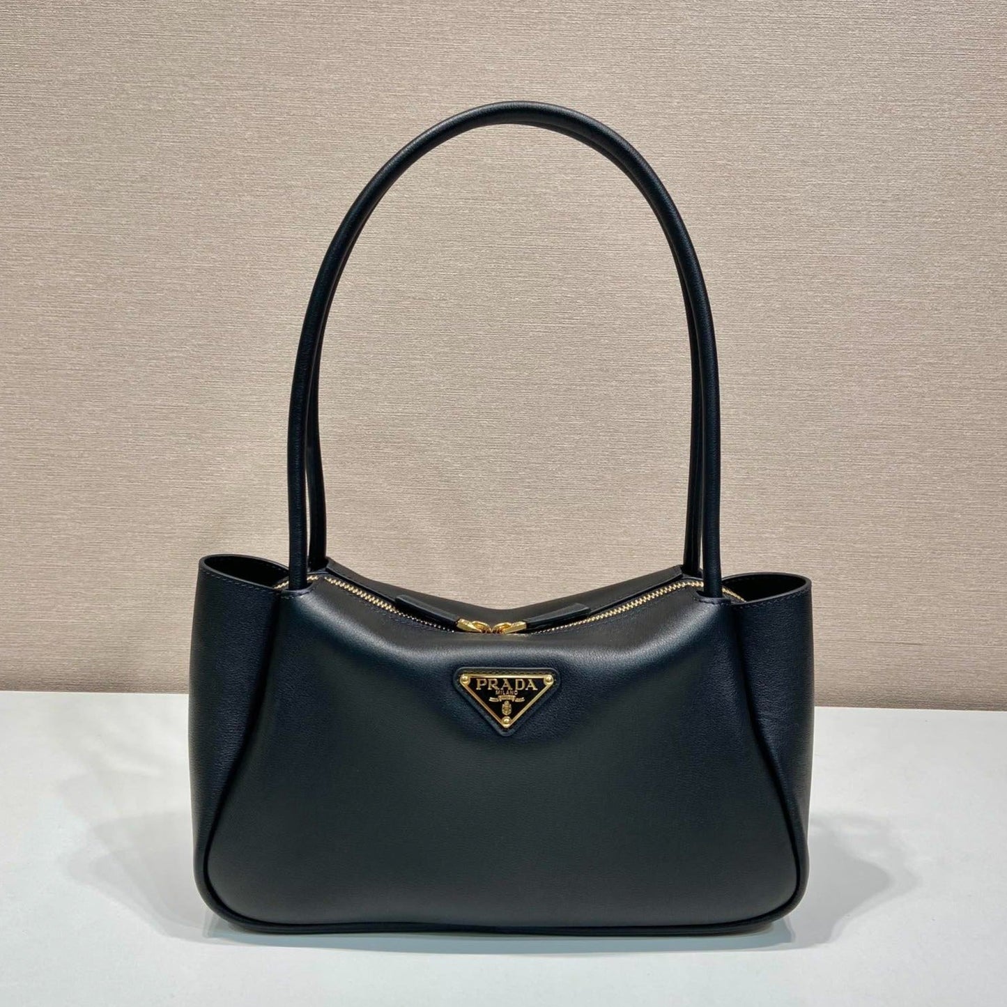 PRA 28 LARGE BLACK CALFSKIN HANDBAG