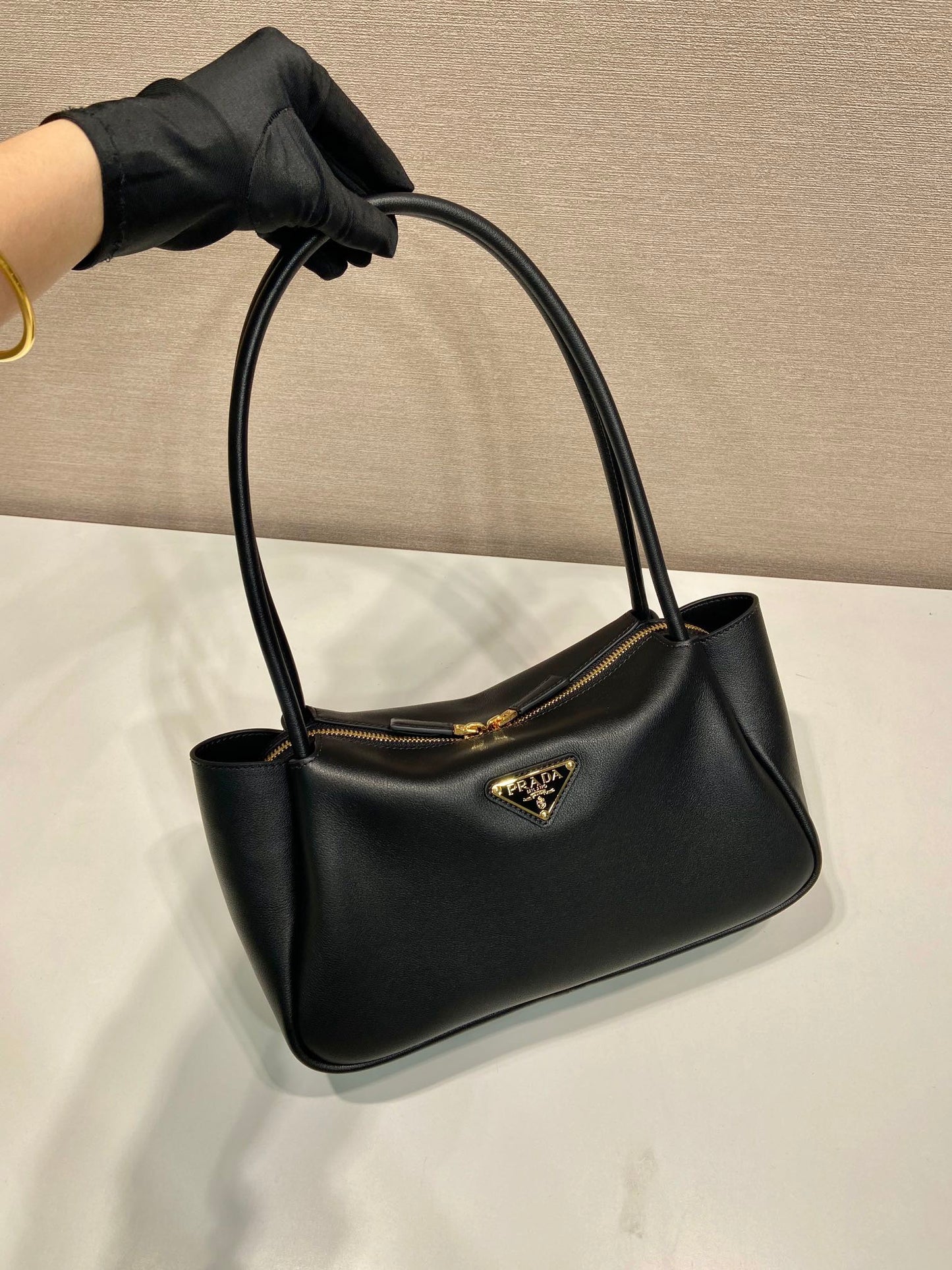 PRA 28 LARGE BLACK CALFSKIN HANDBAG