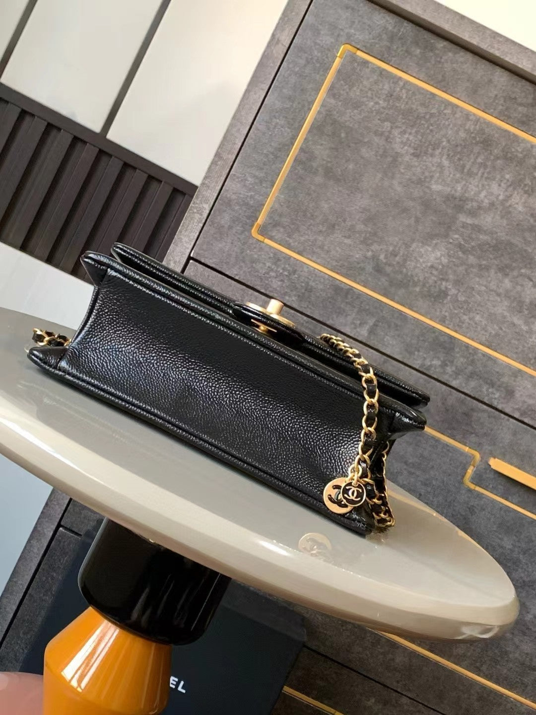 CLASSIC FLAP BAG 22 IN BLACK CALFSKIN GOLD HARDWARE