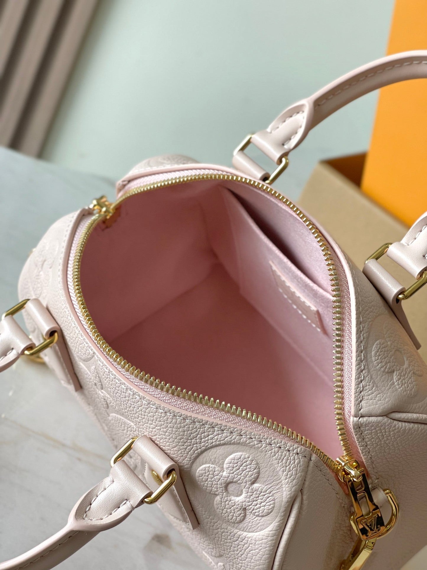 SPEEDY BANDOULIÈRE 20 IN LIGHT PINK MONOGRAM EMPREINTE LEATHER