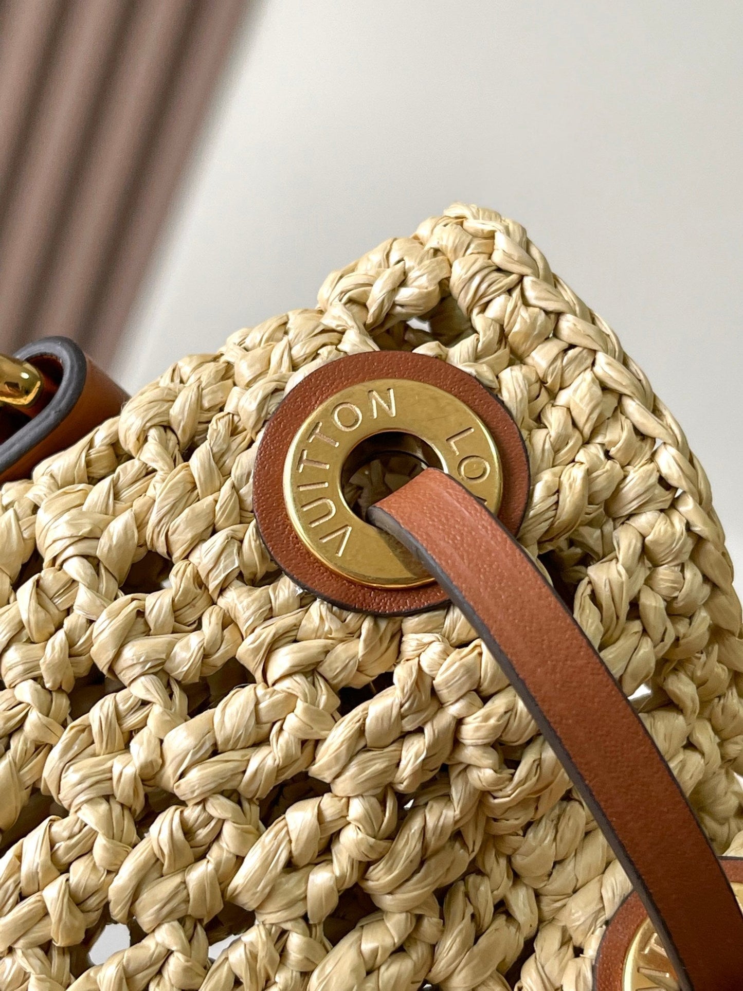 NOÉ PURSE 24 IN BEIGE CROCHETED RAFFIA AND BROWN CALFSKIN TRIM