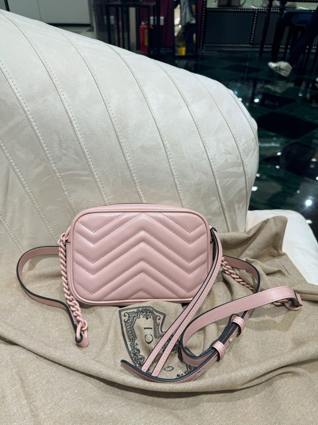 GG MINI 18 MARMONT MATELASSÉ SHOULDER BAG LIGHT PINK CALFSKIN