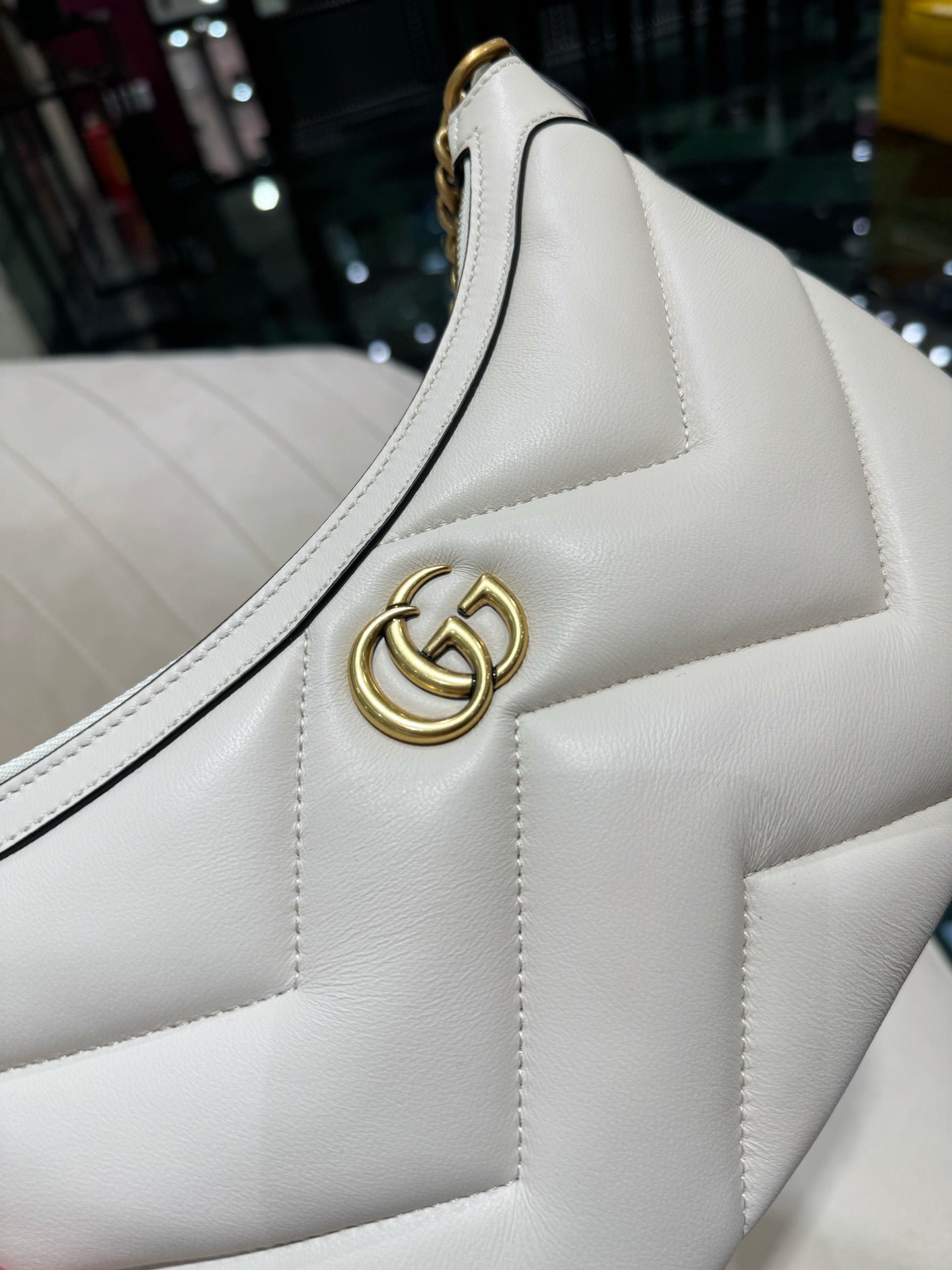 GG SMALL 26 MARMONT BAG IN WHITE CALFSKIN