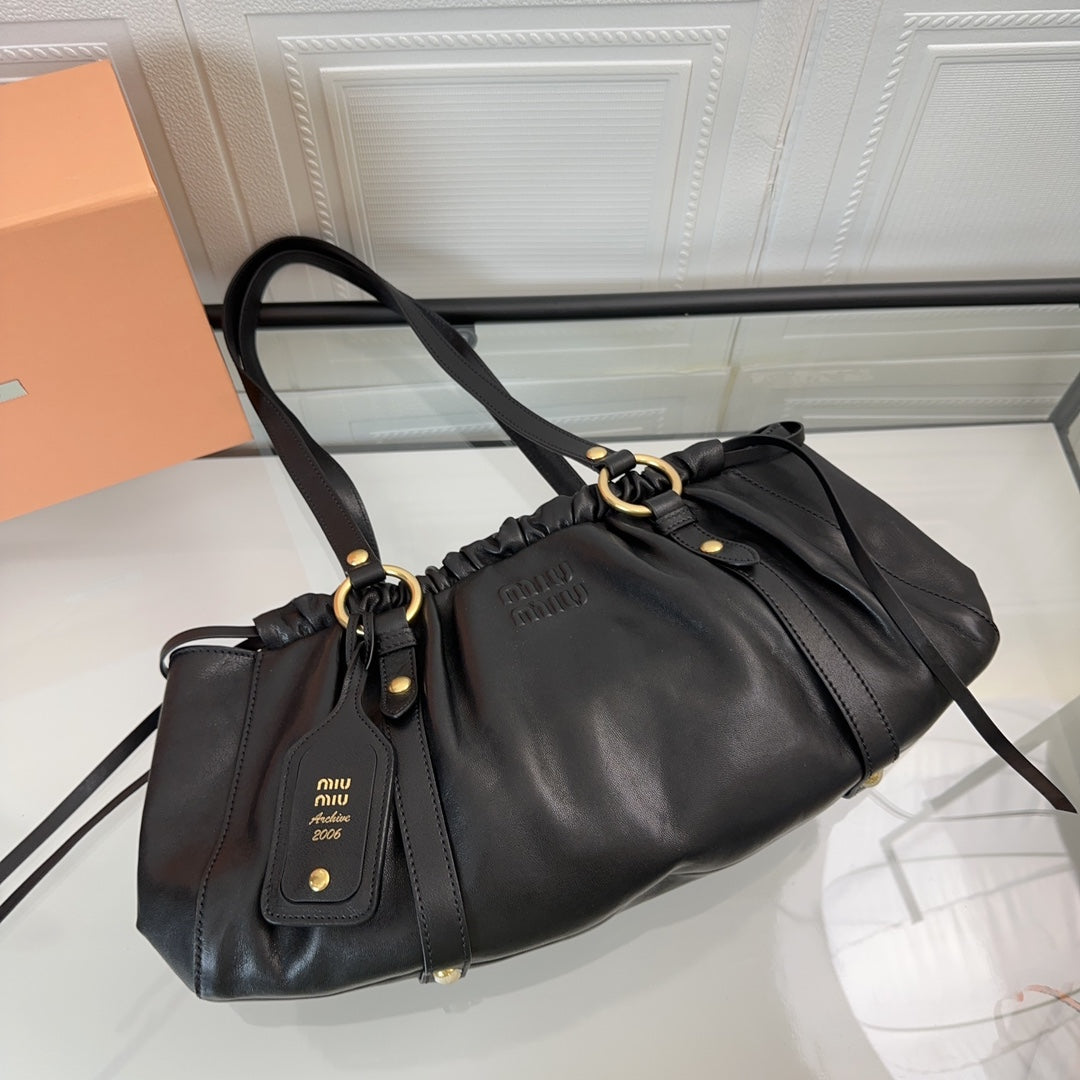 JOIE NAPPA SHOULDER BAG 44 IN BLACK CALFSKIN