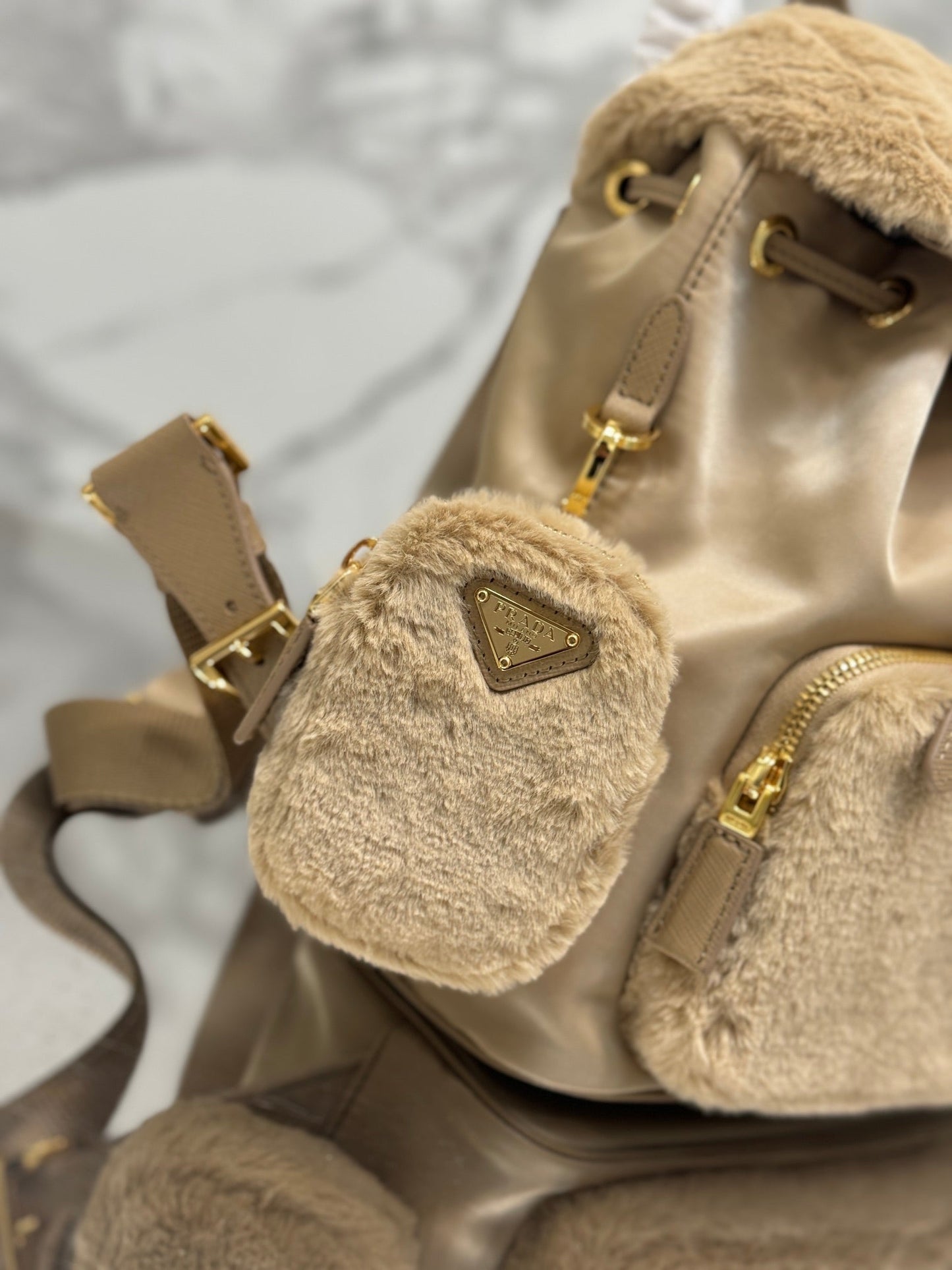 BACKPACK 25 IN BEIGE PARACHUTE FABRIC AND RABBIT FUR