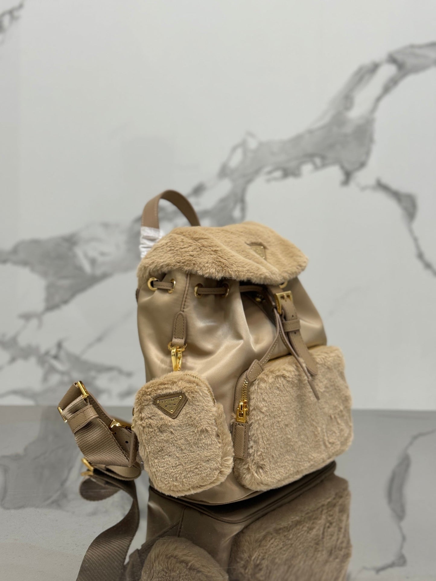 BACKPACK 25 IN BEIGE PARACHUTE FABRIC AND RABBIT FUR