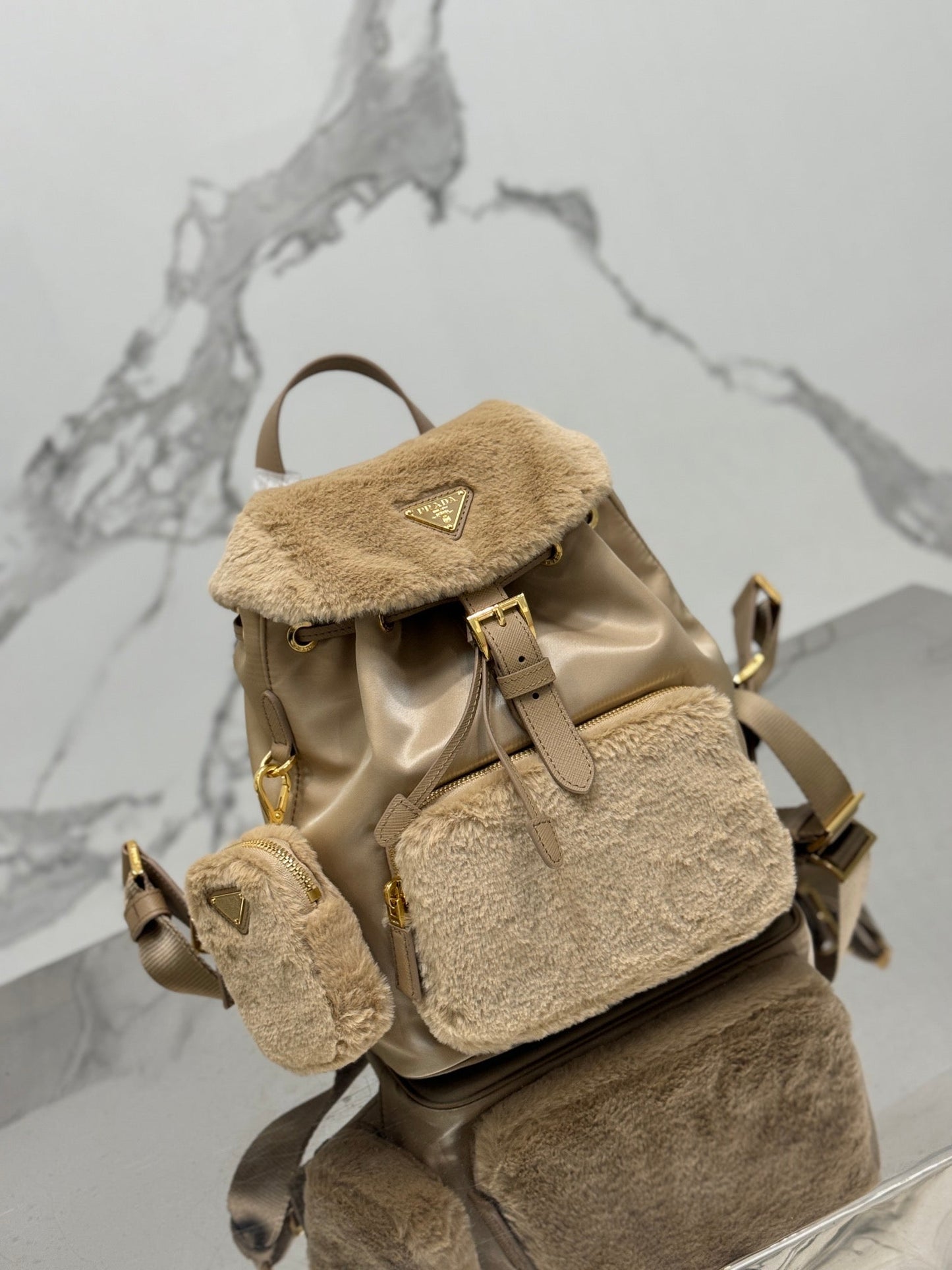 BACKPACK 25 IN BEIGE PARACHUTE FABRIC AND RABBIT FUR