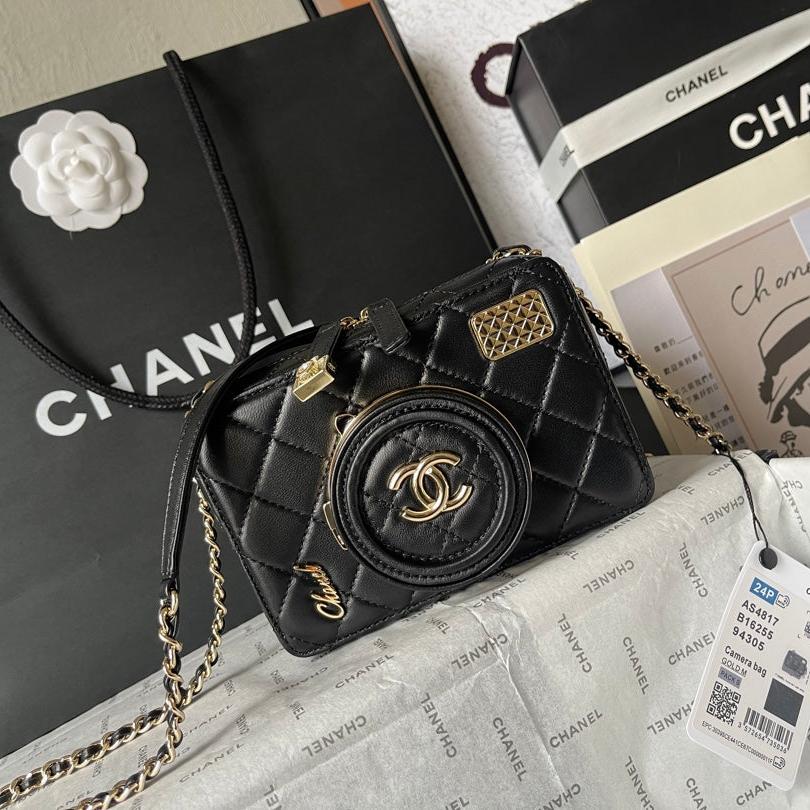 CC 16 CAMERA BAG IN BLACK CALFSKIN AND GOLD PLATED METAL