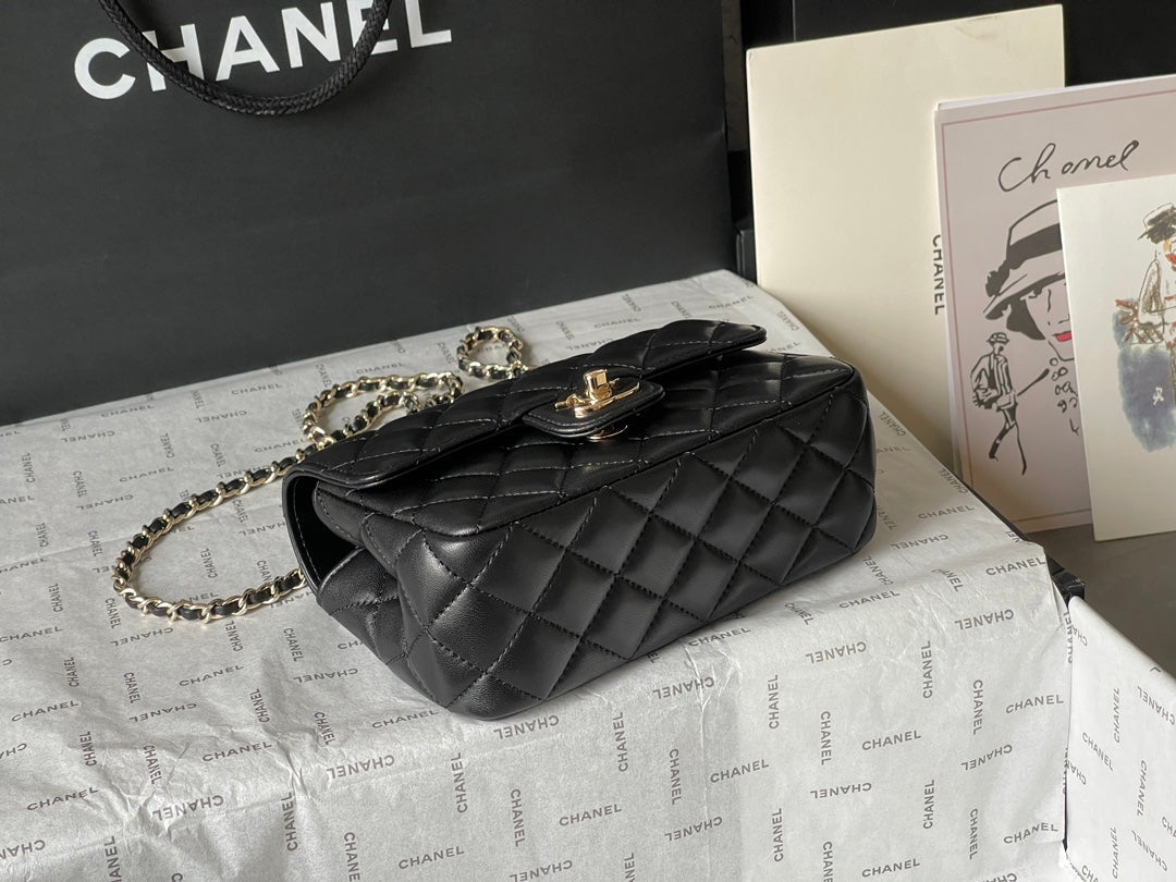 CC MINI 18 FLAP BAG IN BLACK LAMBSKIN