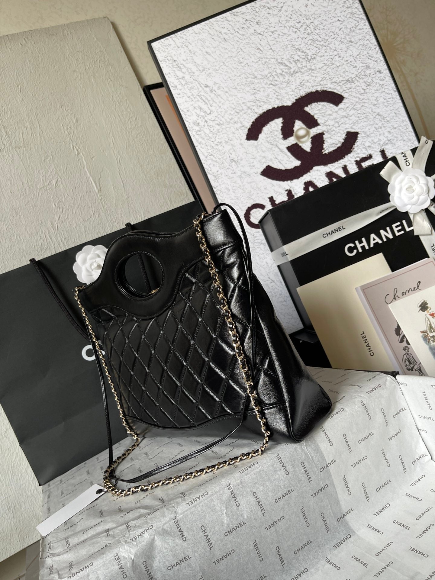 CC MEDIUM 36 SHOPPING BAG IN BLACK CALFSKIN