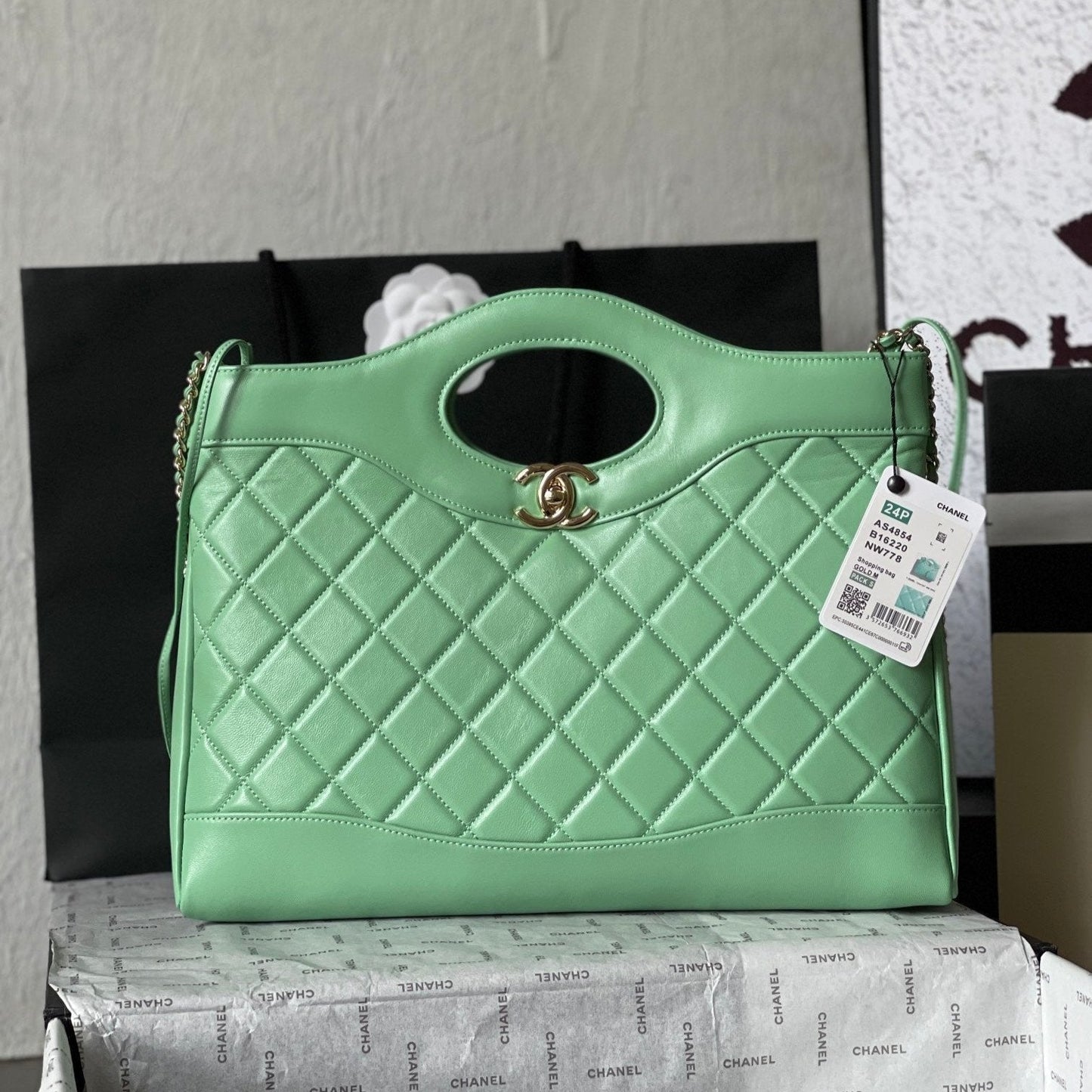 CC MEDIUM 36 SHOPPING BAG IN GREEN MINT CALFSKIN