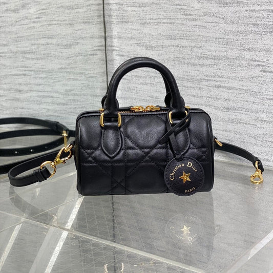 GROOVE MINI 17 BAG IN BLACK LAMBSKIN