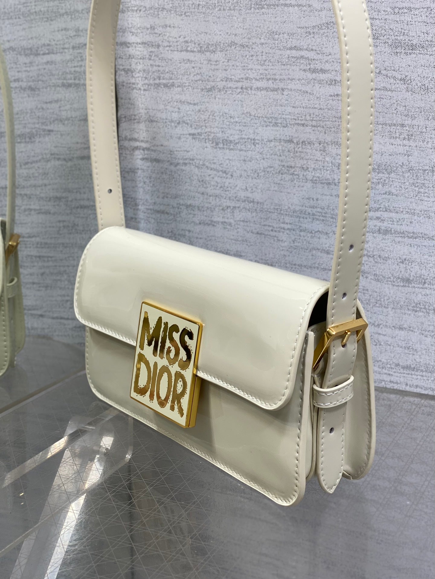 FLAP BAG 18 IN WHITE PATENT CALFSKIN