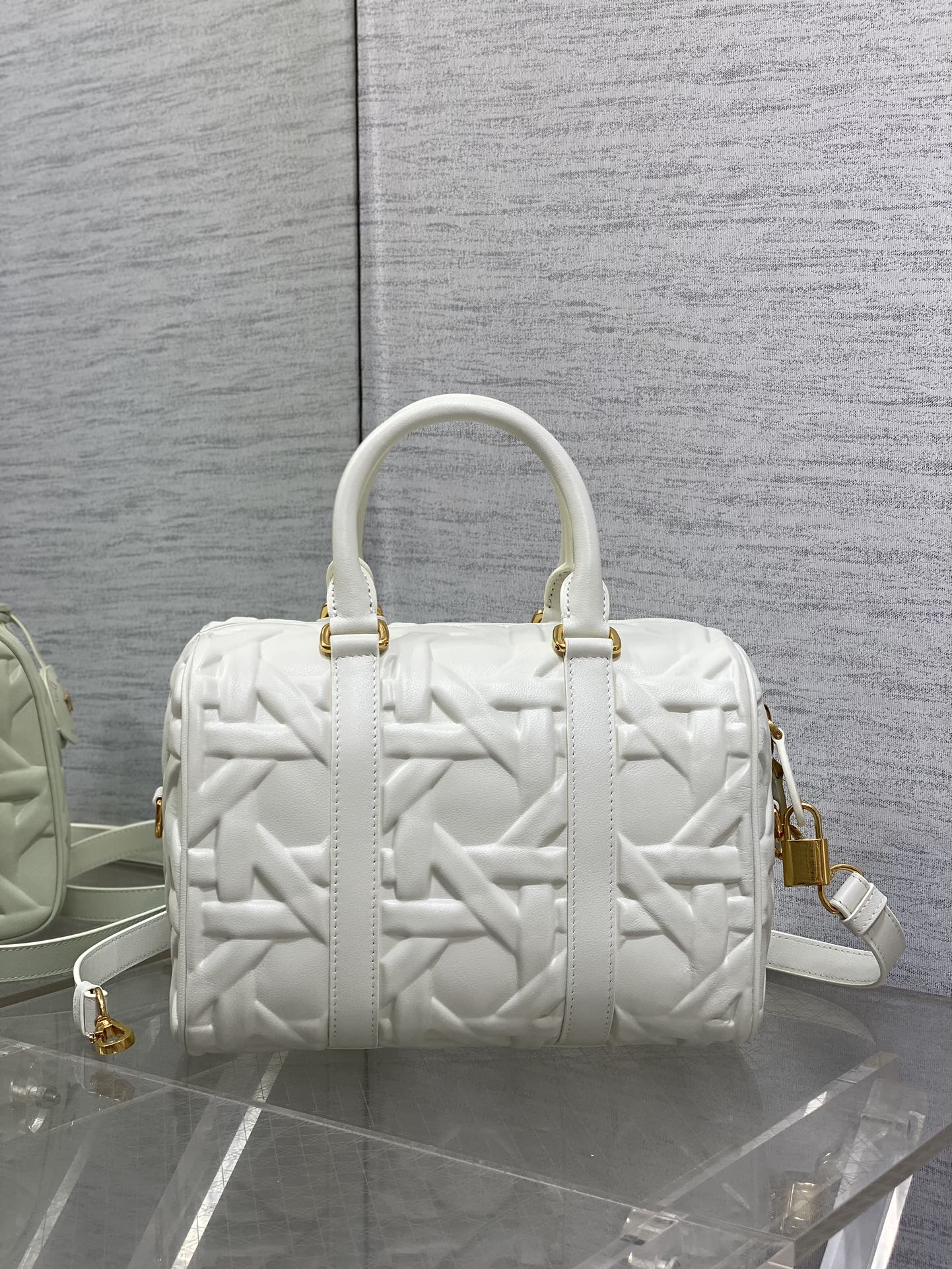 GROOVE 25 BAG IN WHITE MACROCANNAGE CALFSKIN WITH GOLD HARDWARE